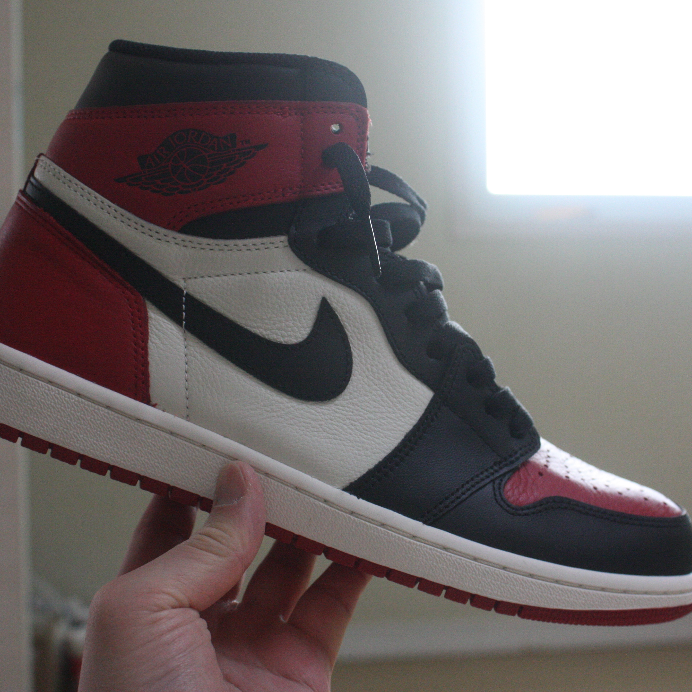 Jordan 1 Retro High OG Bred Toe 착용 스타일 - 3
