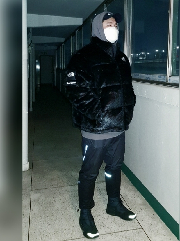 Nike x Fear of God Air Fear of God 1 Triple Black, Supreme x The North Face Faux Fur Nuptse Jacket Black - 20FW 착용 스타일