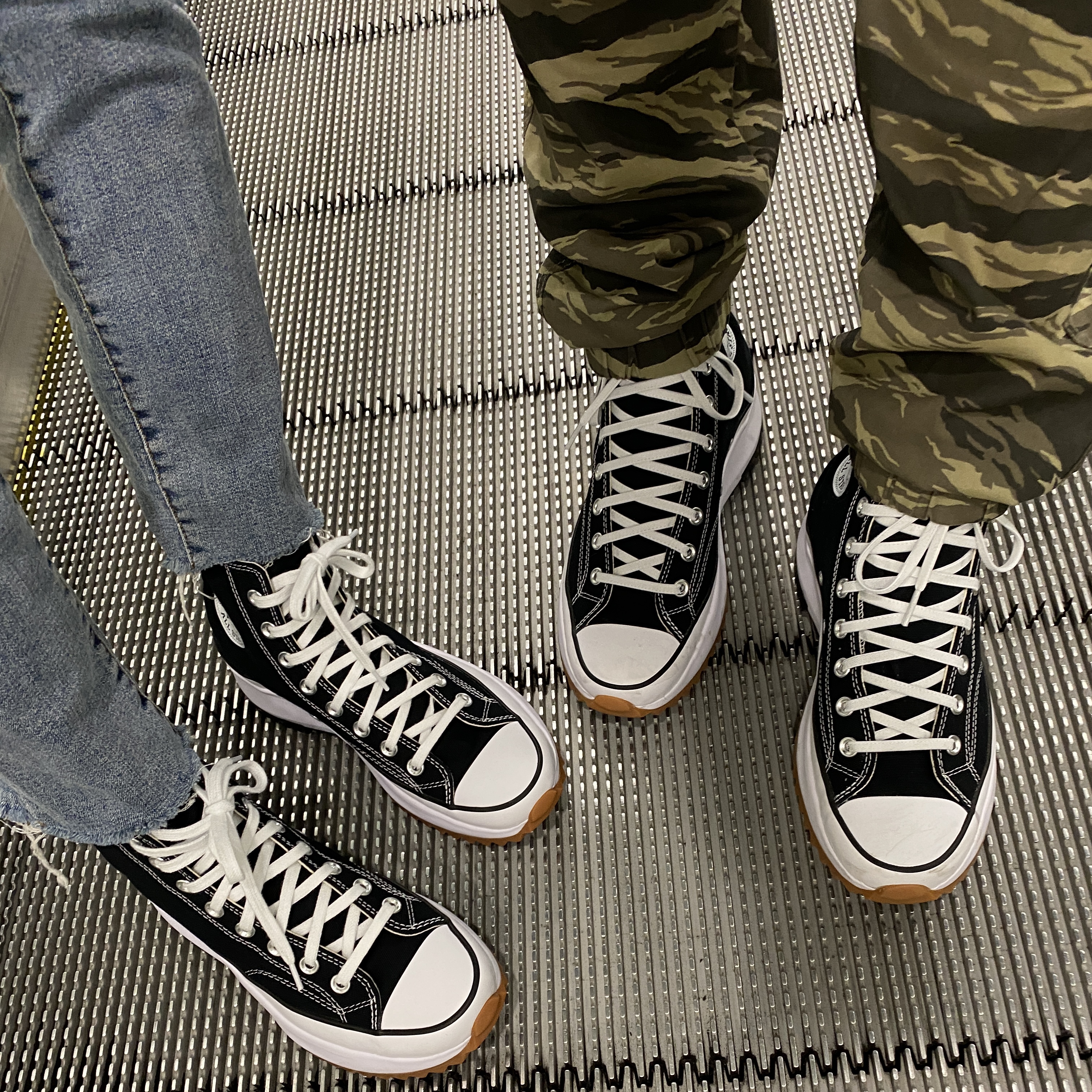 Converse Run Star Hike Hi Black White Gum 착용 스타일