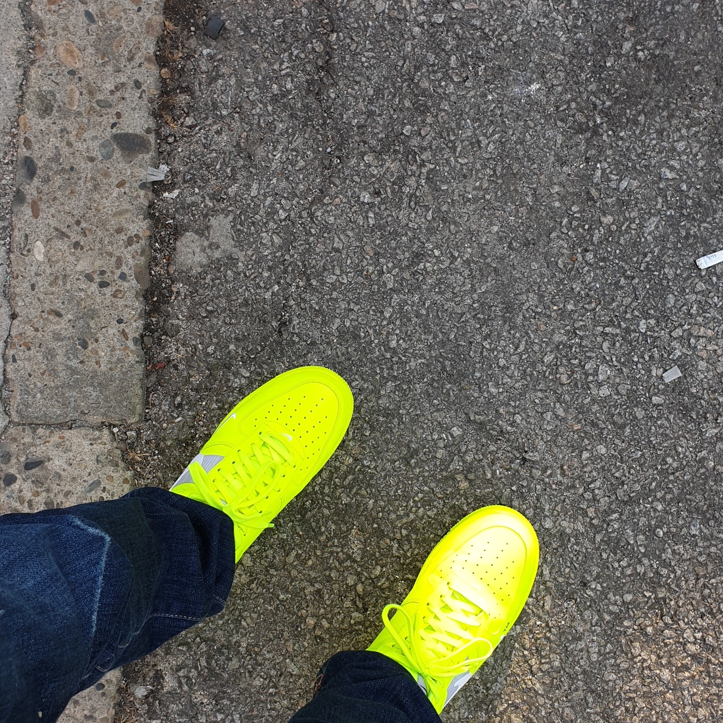 Nike Air Force 1 Utility Volt 2 착용 스타일 - 3