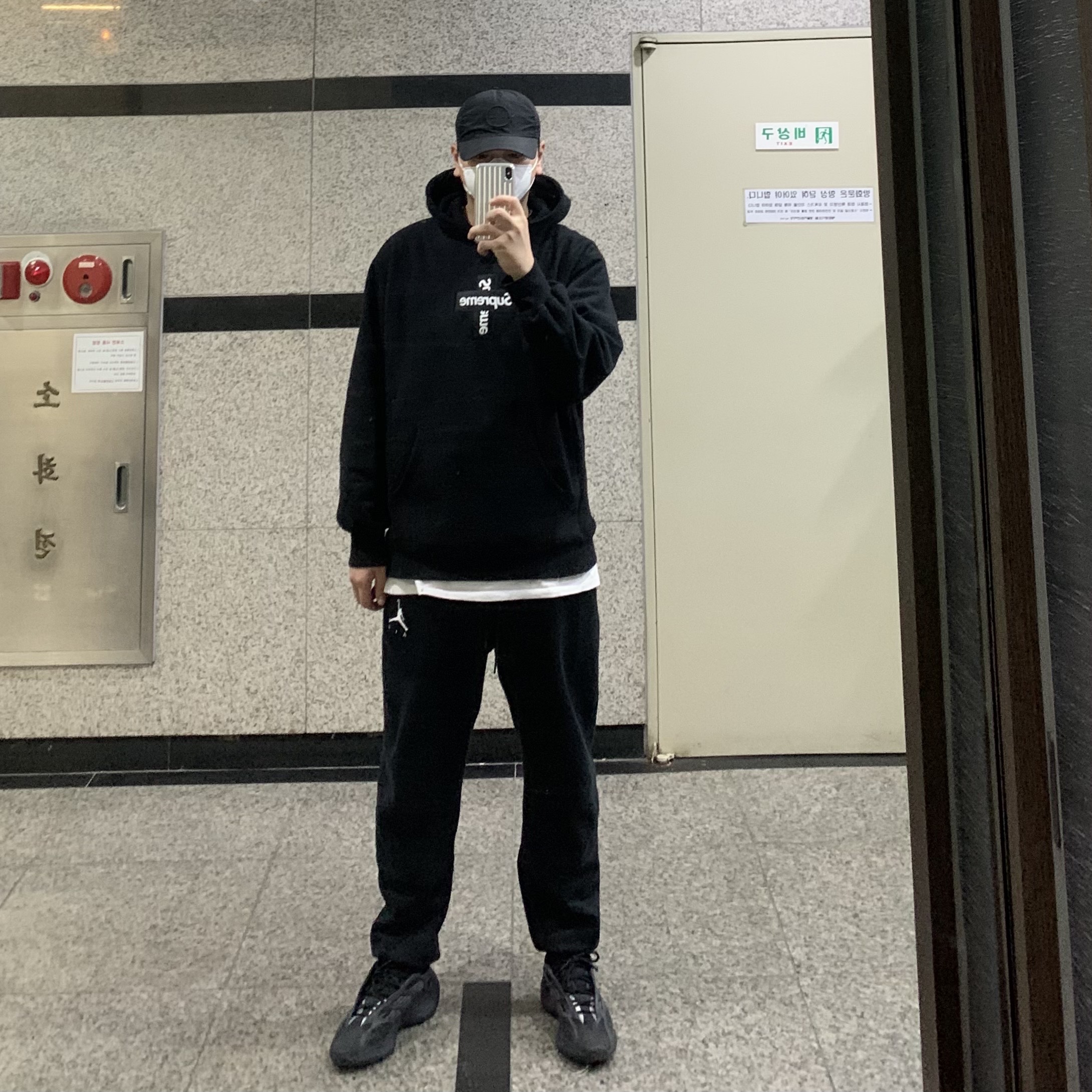 Adidas Yeezy 700 V3 Alvah, Supreme Cross Box Logo Hooded Sweatshirt Black - 20FW 착용 스타일