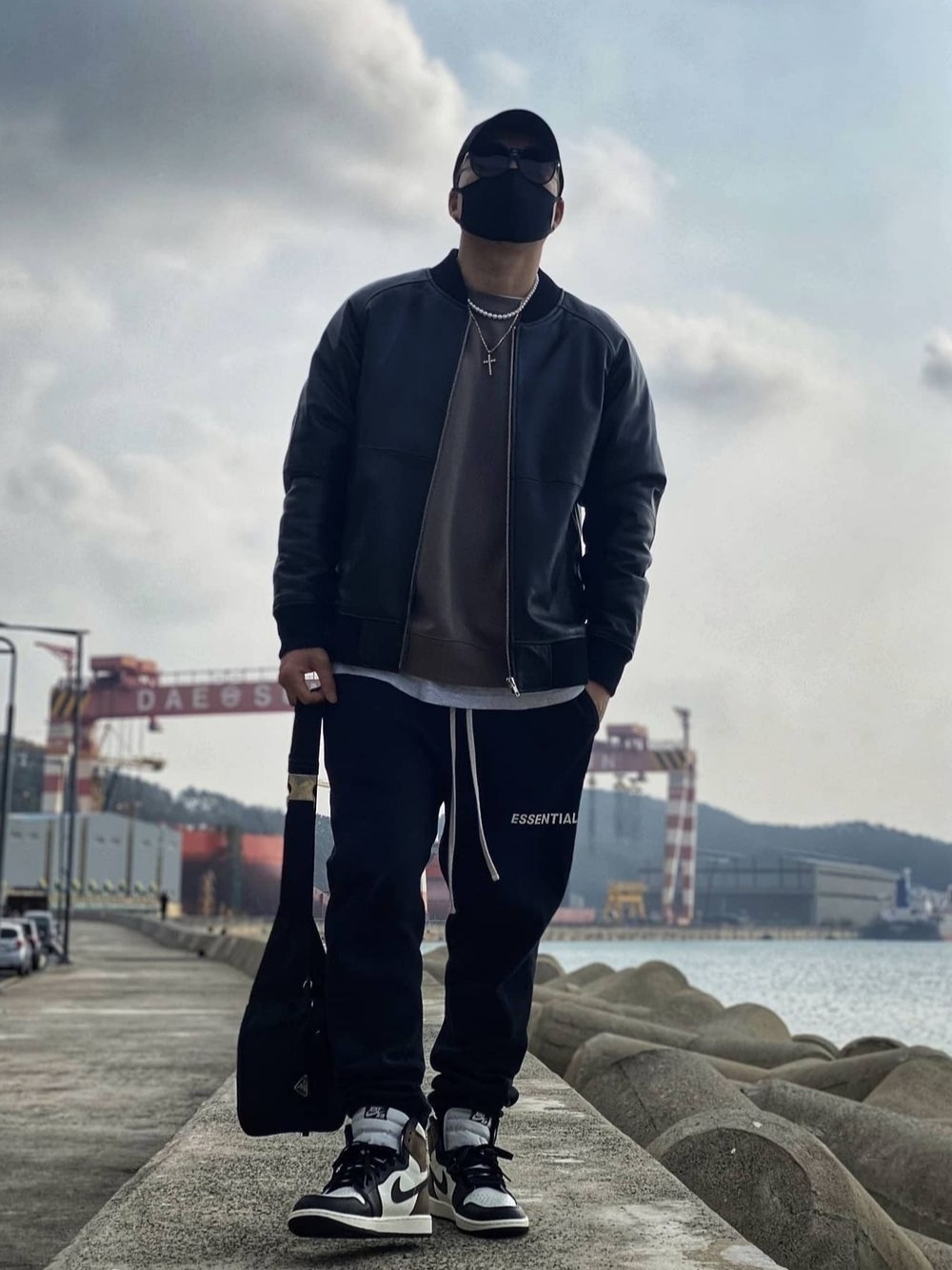 Jordan 1 Retro High OG Black Mocha 착용 스타일 - 1