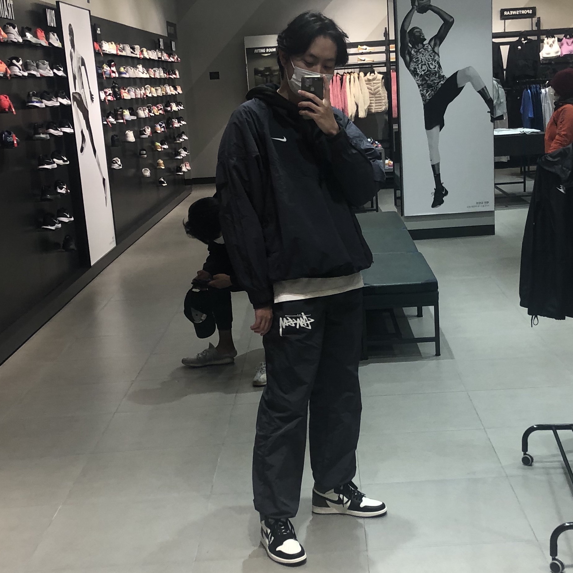 Jordan 1 Retro High OG Black Mocha, Nike x Stussy Windrunner Jacket Off Noir 착용 스타일