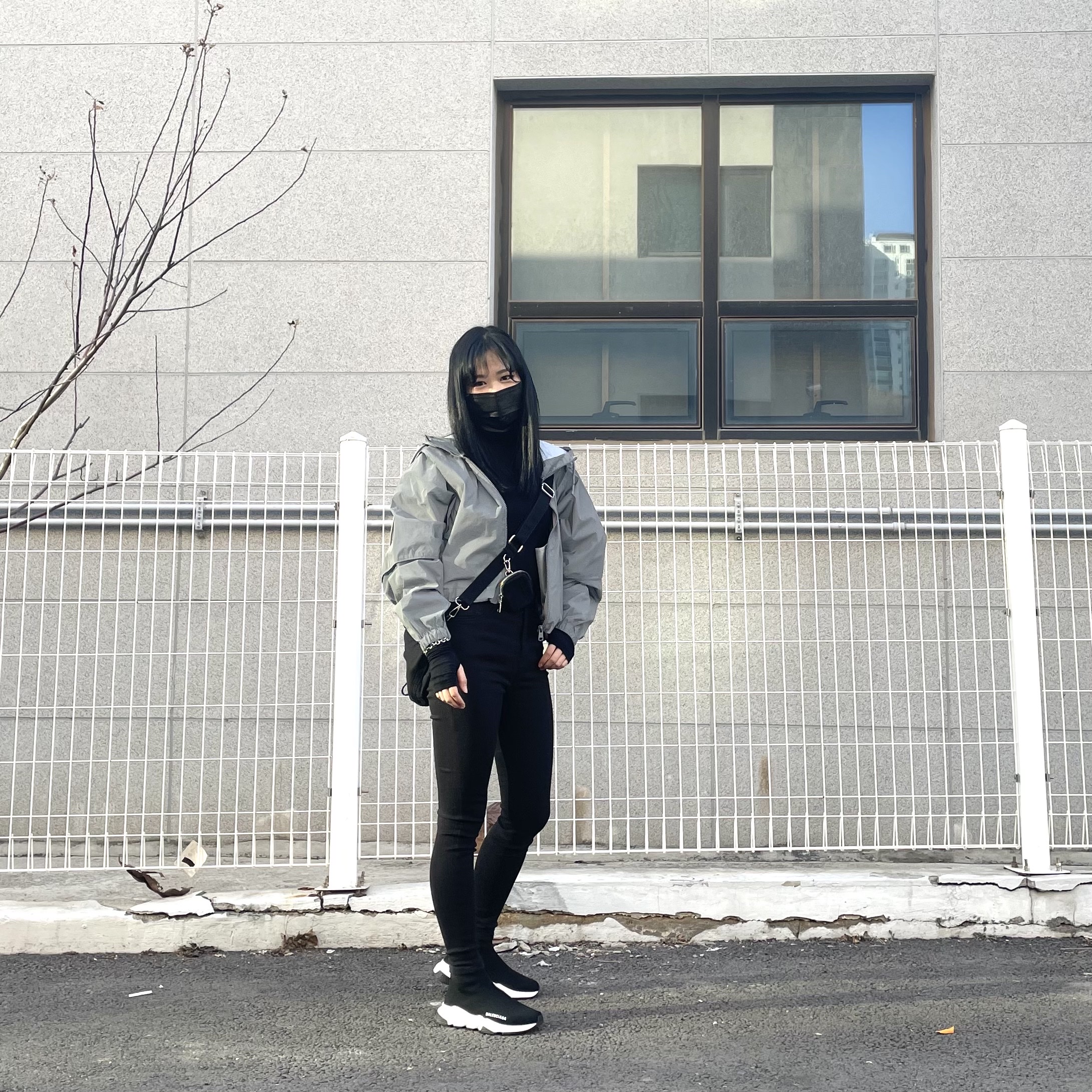 (W) Balenciaga Speed Trainer Black White 2020 착용 스타일 - 2