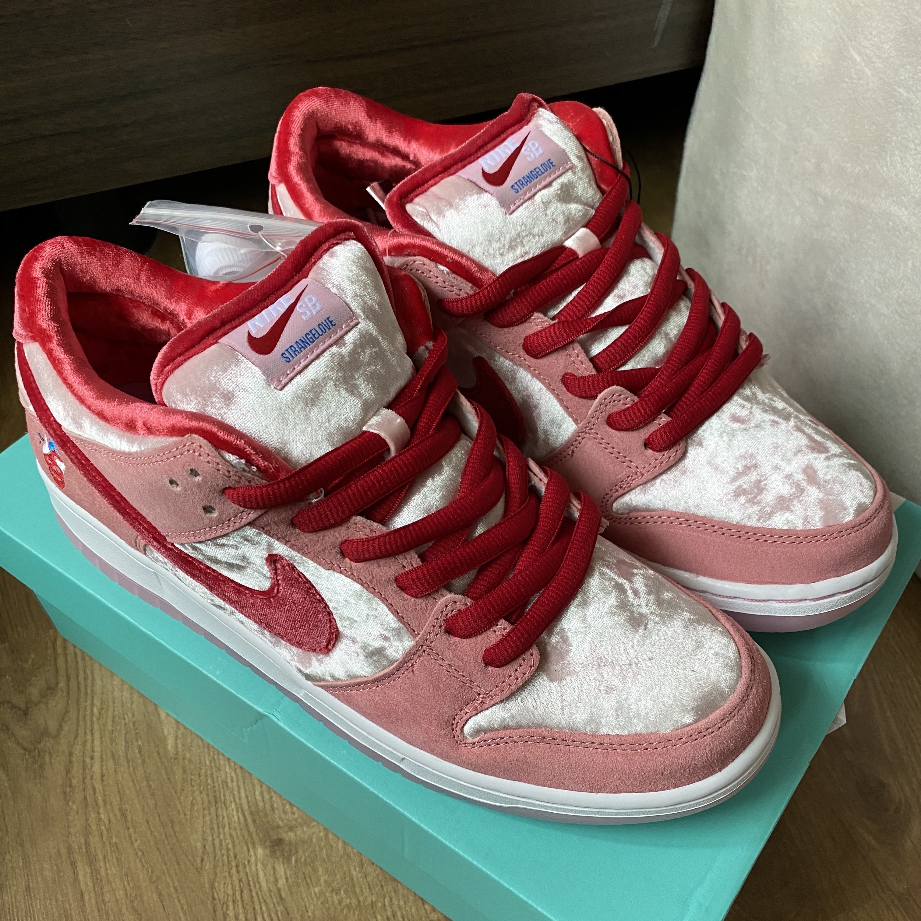 Nike x StrangeLove SB Dunk Low Pink (Regular Box) 착용 스타일