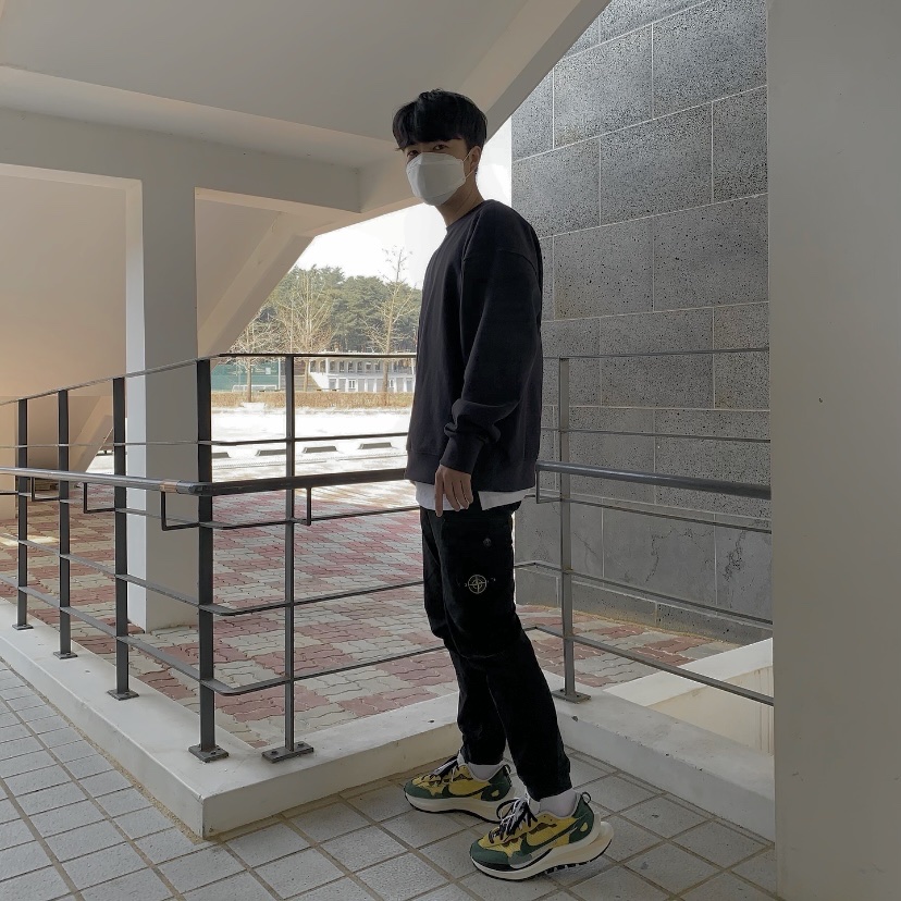 Nike x Sacai VaporWaffle Tour Yellow & Gorge Green Sail 착용 스타일