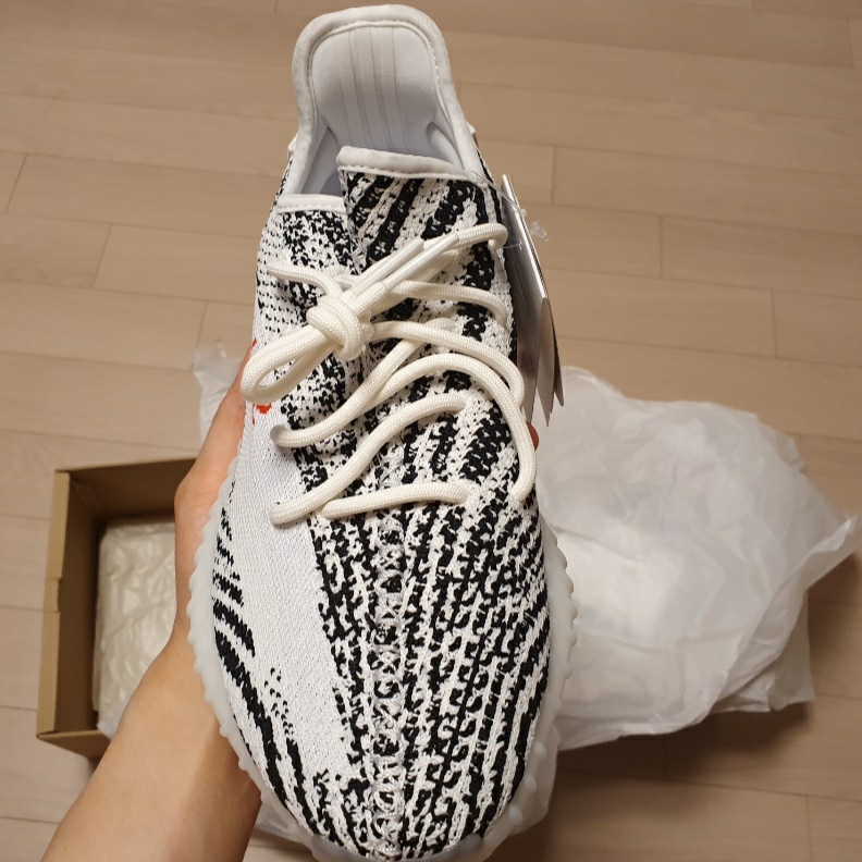 Adidas Yeezy Boost 350 V2 Zebra 2017/2019/2020 착용 스타일 - 4