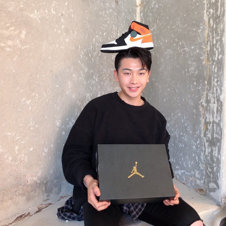 Jordan 1 Mid Shattered Backboard 착용 스타일