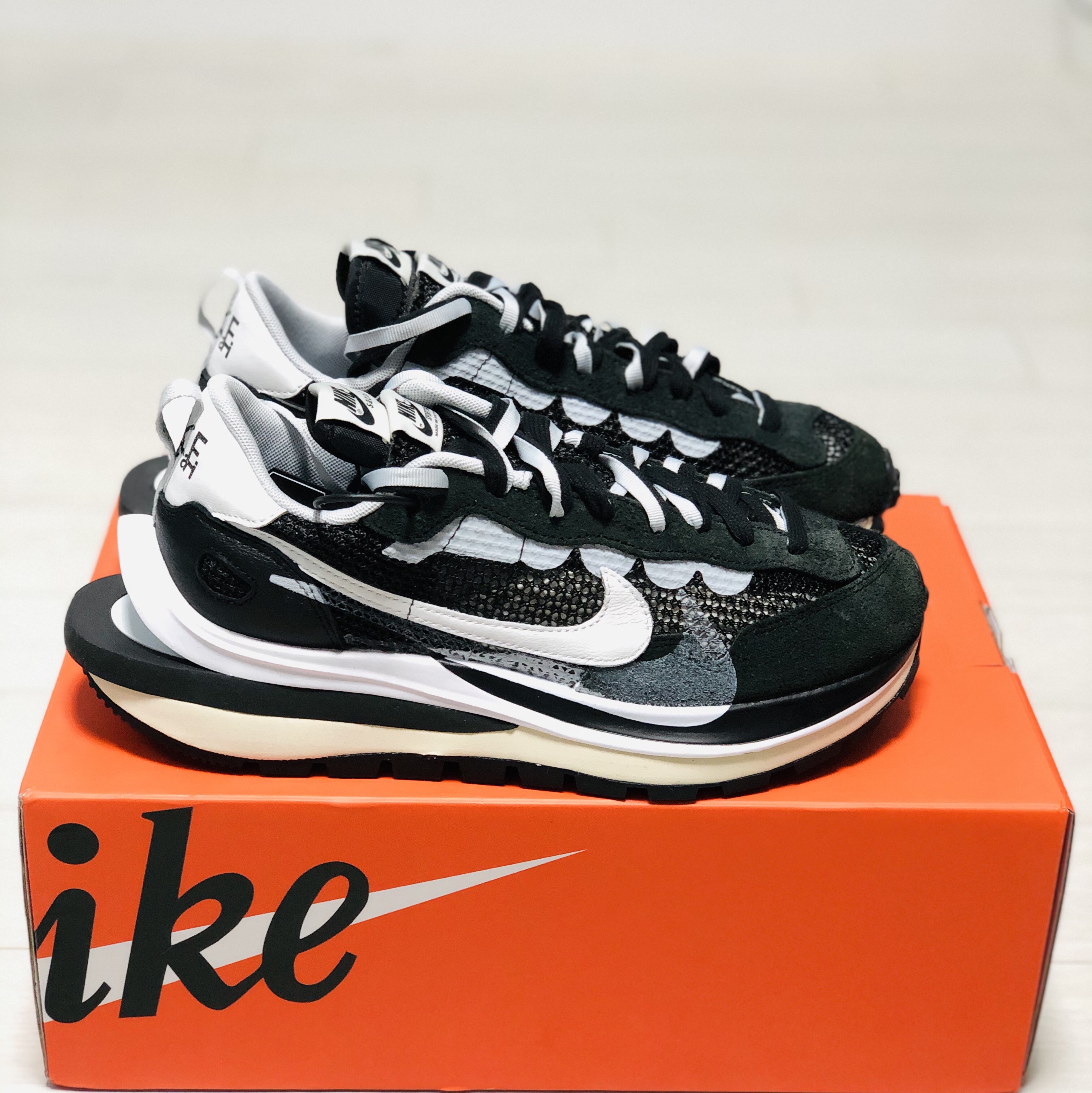 Nike x Sacai VaporWaffle Black White, Nike x Sacai VaporWaffle Tour Yellow & Gorge Green Sail 착용 스타일 - 2