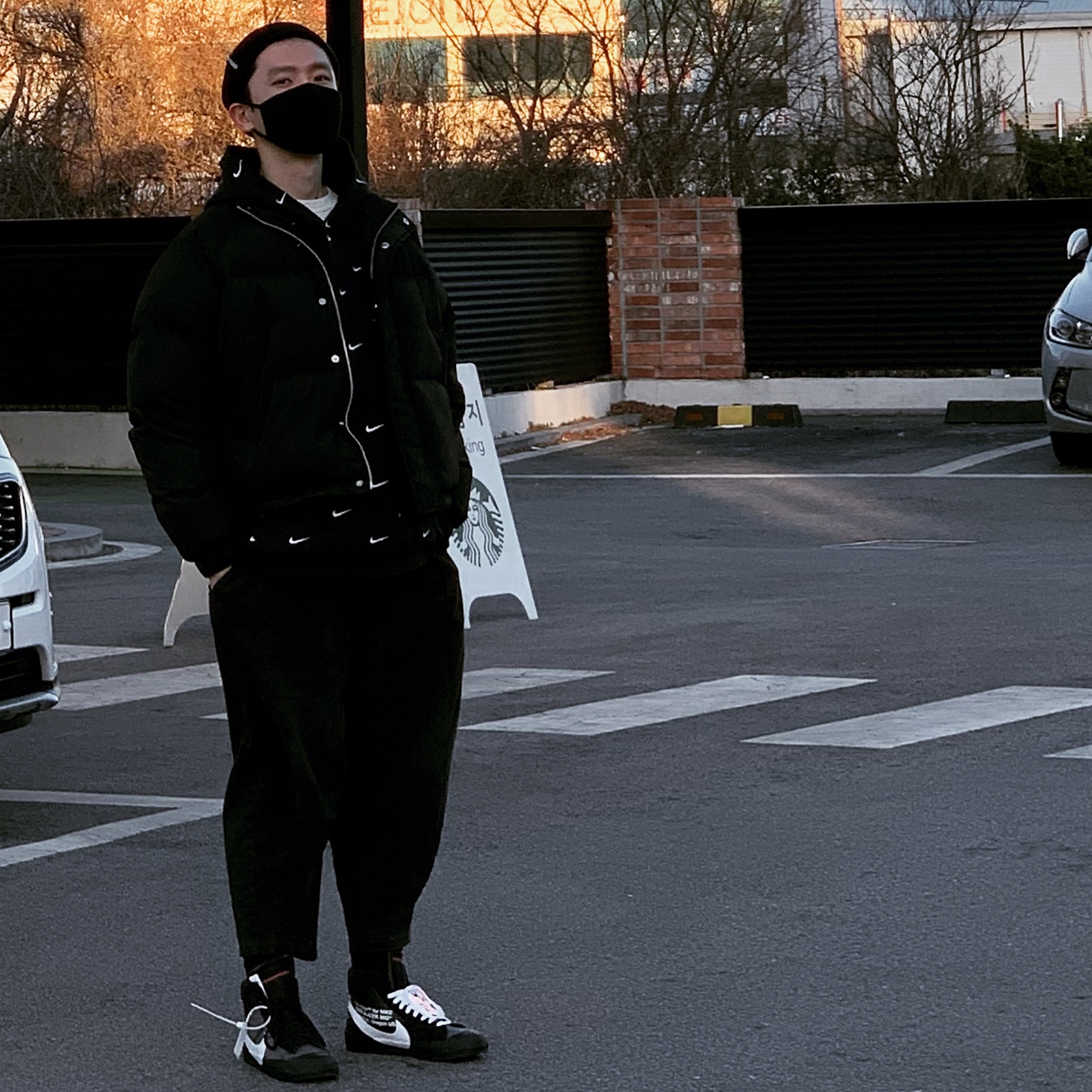 Nike NRG Swoosh Logo Hoodie Black, Nike x Off-White Blazer Mid Grim Reaper Black 착용 스타일 - 1