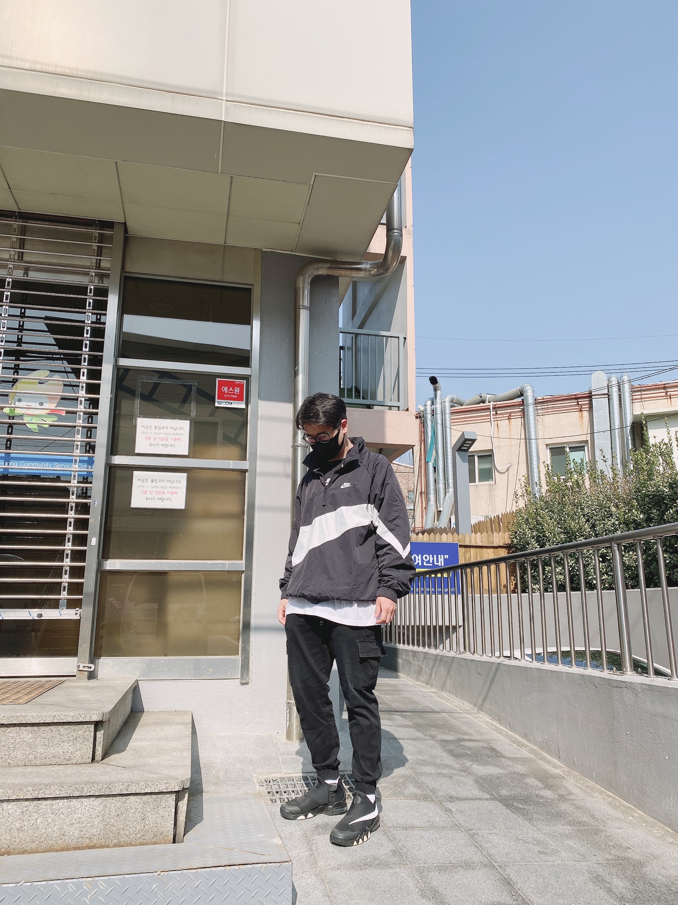 Nike Big Swoosh White Black 착용 스타일