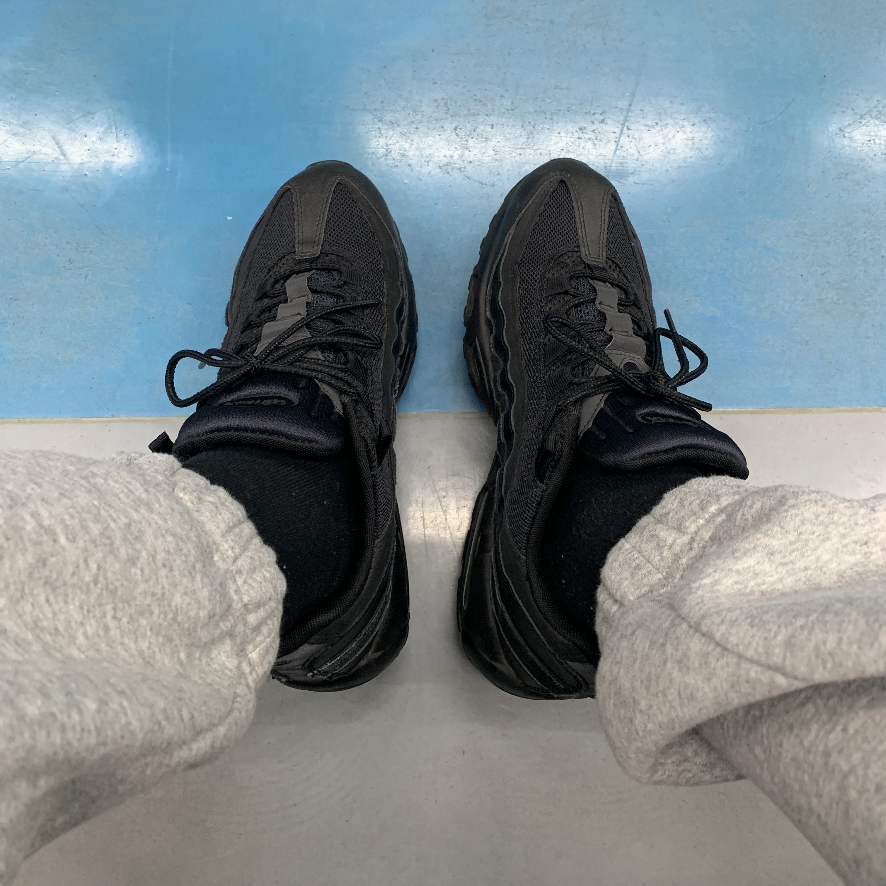 Nike Air Max 95 Essential Black Anthracite 착용 스타일