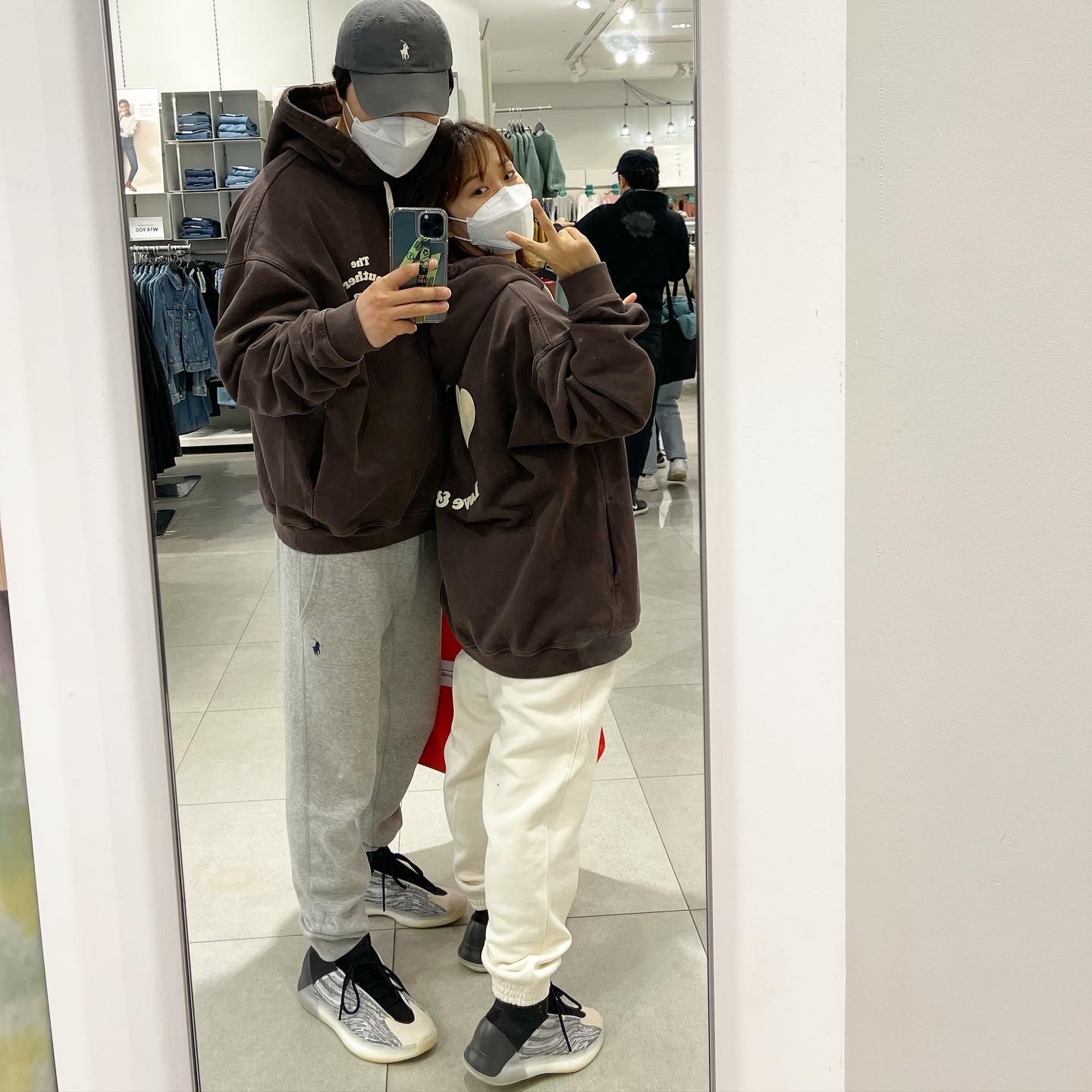 Adidas Yeezy QNTM Lifestyle 착용 스타일 - 2