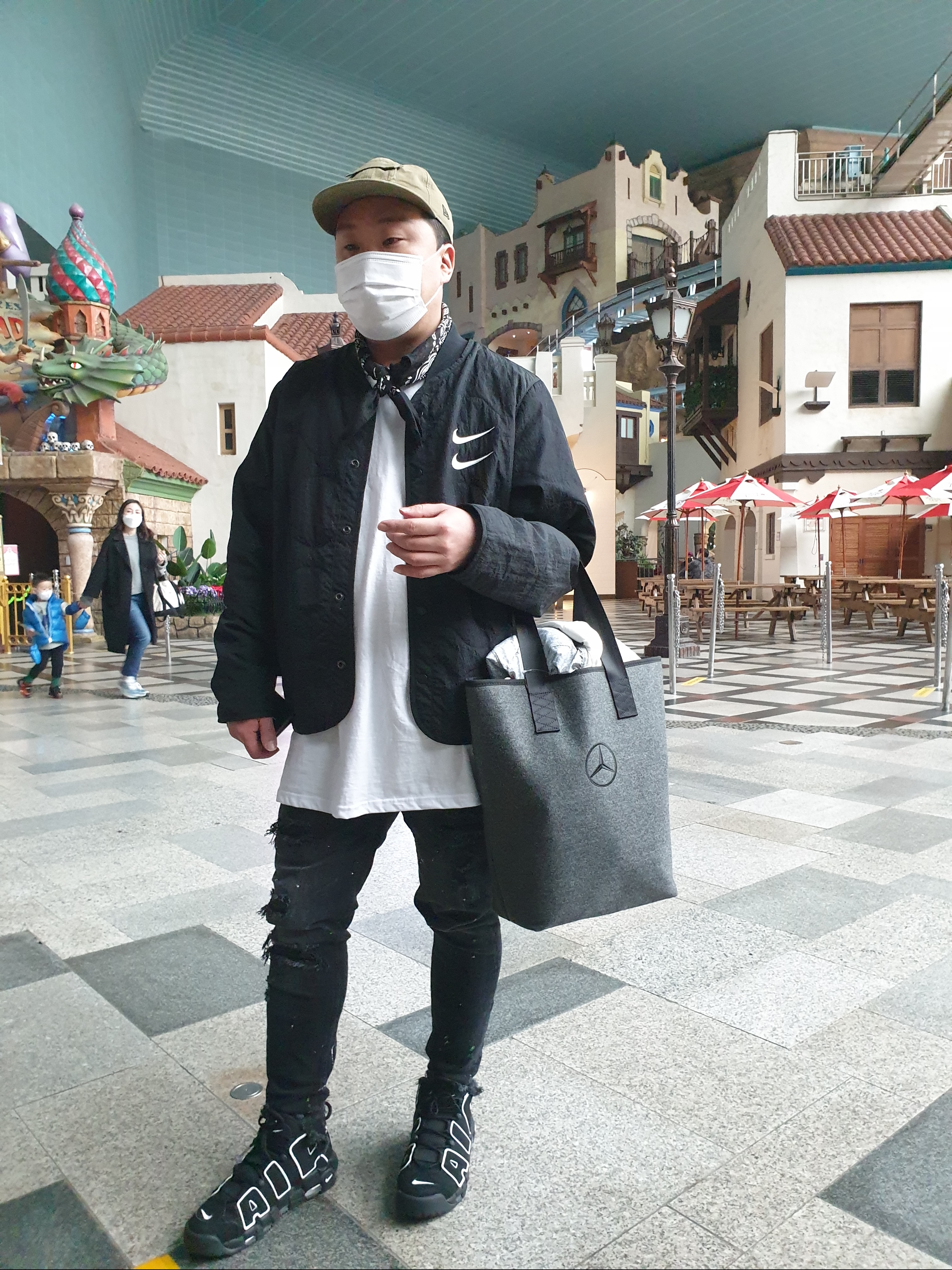 Nike Air Max 1 Wolf Grey Black, Nike Air More Uptempo Black White 2020 착용 스타일 - 2