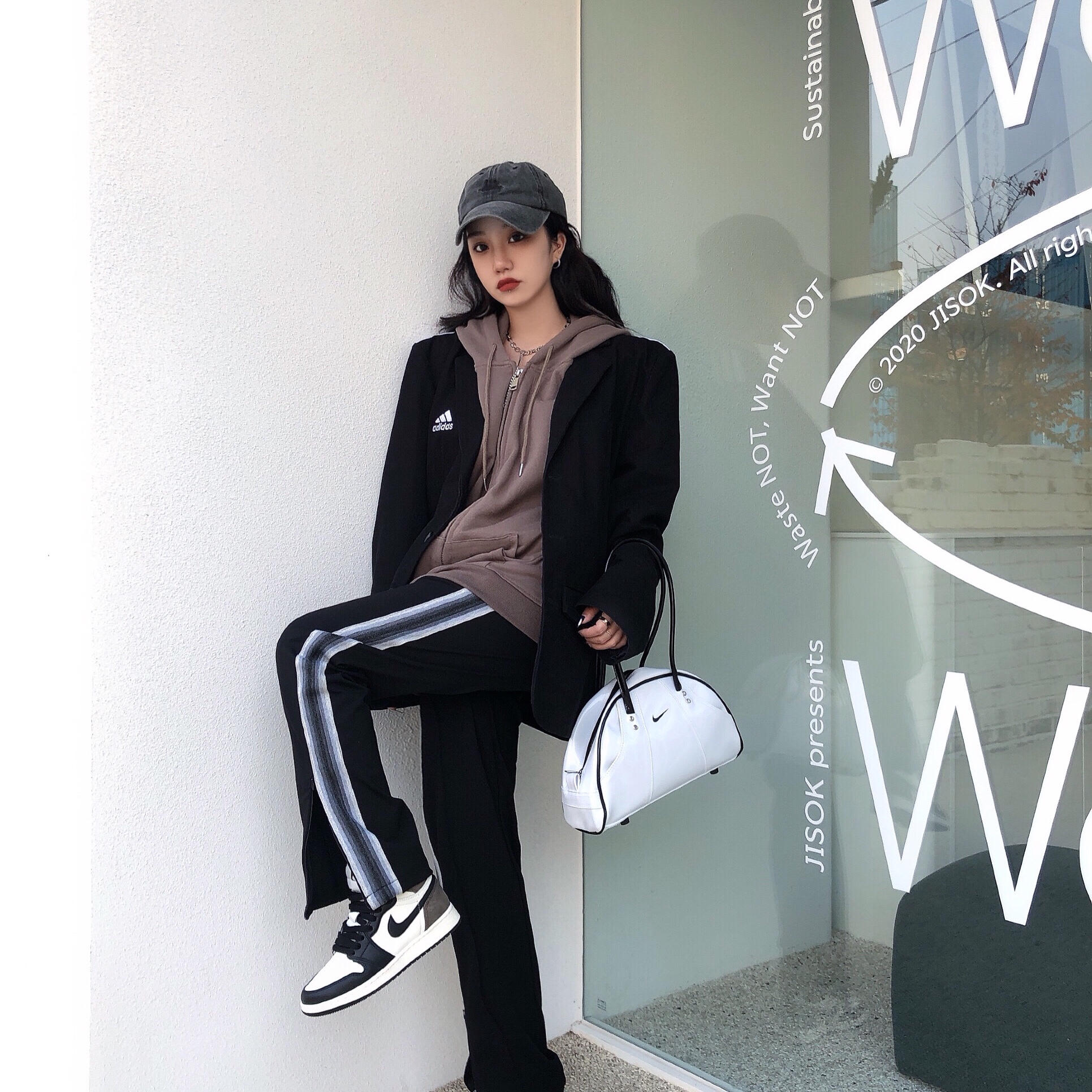 (GS) Jordan 1 Retro High OG Black Mocha 착용 스타일