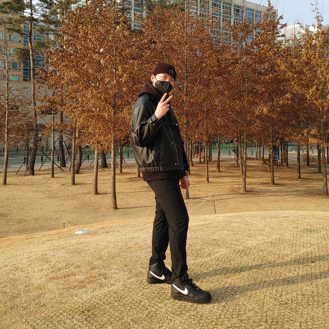 Nike x 1017 Alyx 9SM Air Force 1 High Black White 2020 착용 스타일 - 3