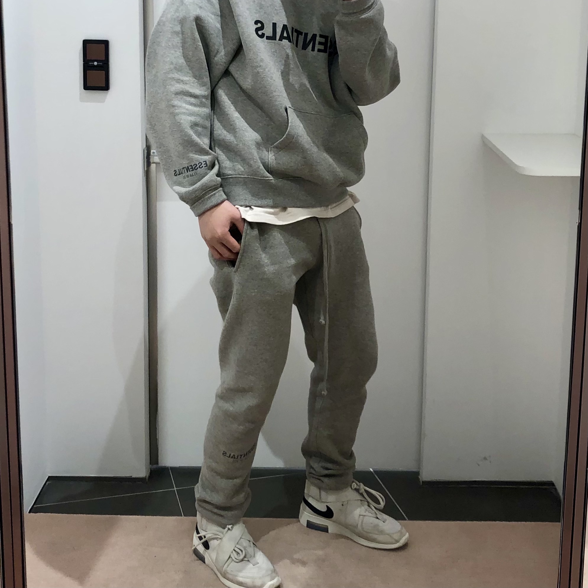 Nike x Fear of God Air Fear of God Raid Light Bone 착용 스타일