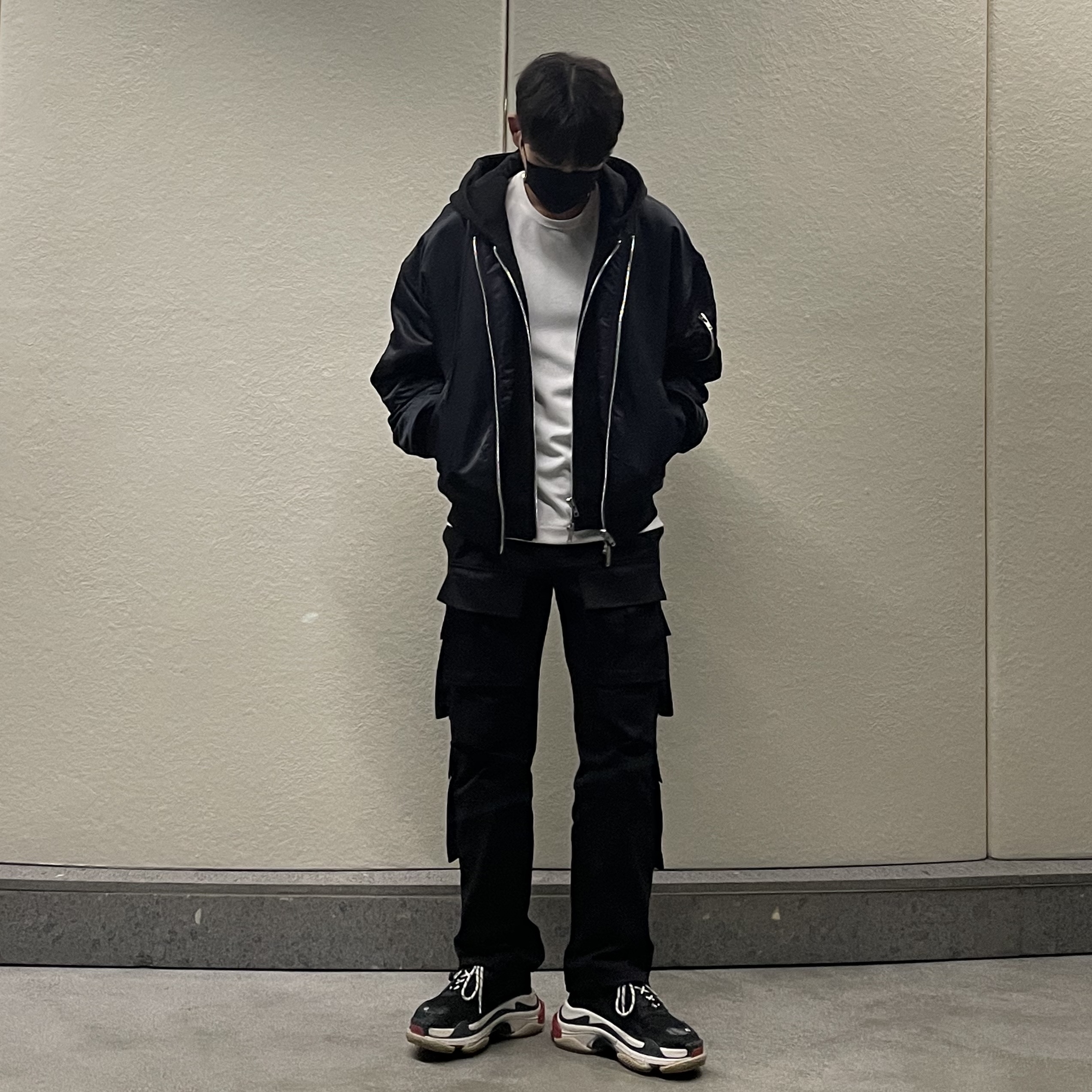Balenciaga Triple S Trainer Black White Red 2018 착용 스타일