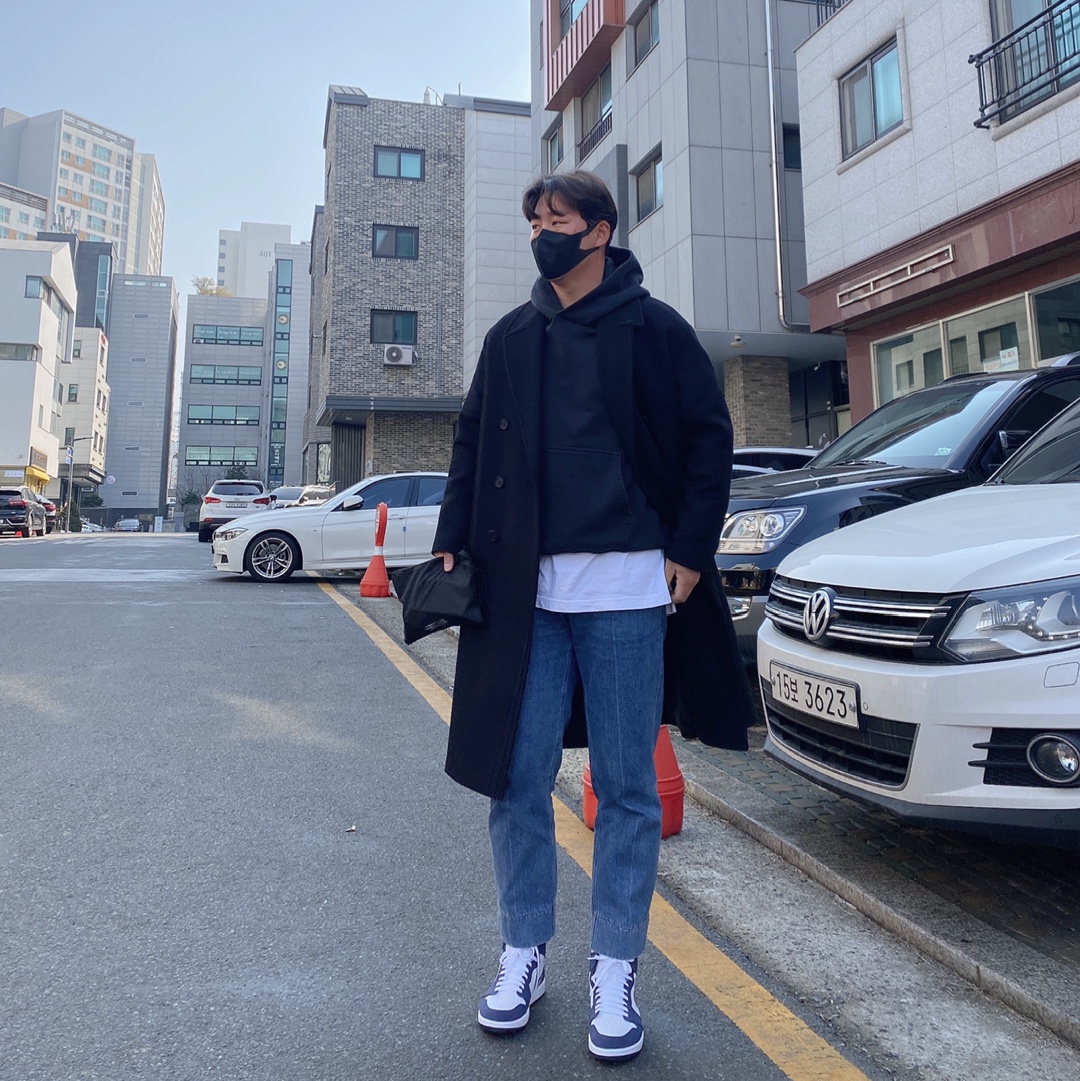 Jordan 1 Retro High OG CO.JP Midnight Navy 착용 스타일 - 2