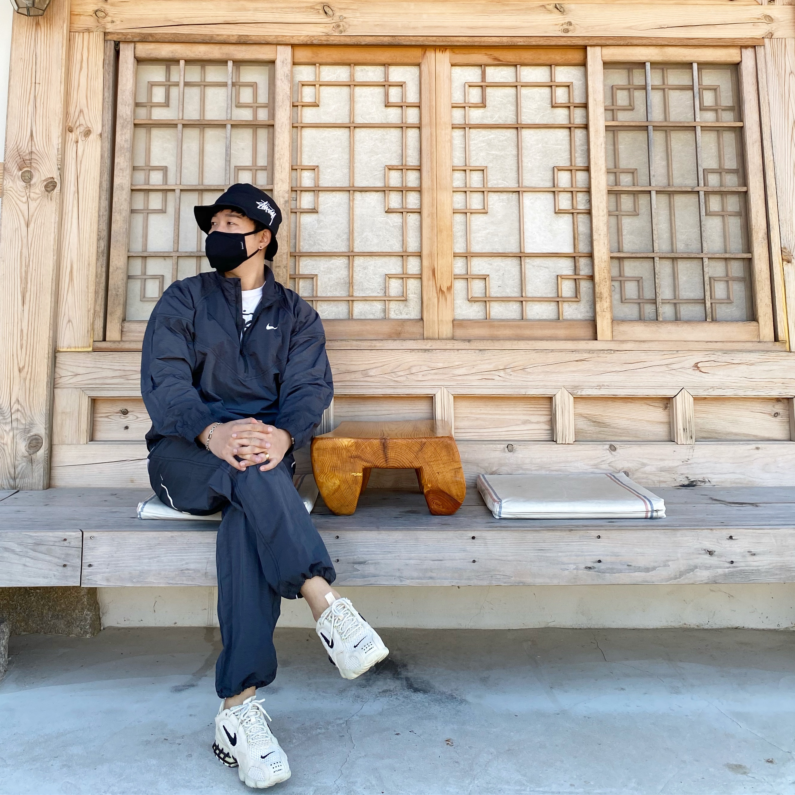 Nike x Stussy Windrunner Jacket Off Noir, Nike x Stussy Beach Pants Off Noir 착용 스타일