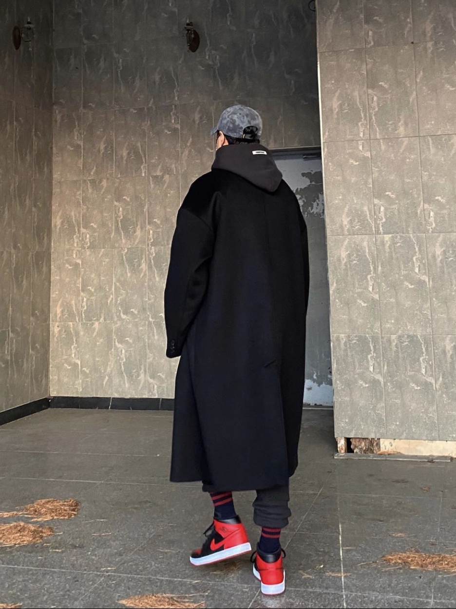 Jordan 1 Mid Bred Banned 2020, Essentials Sweatpants Dark Slate/Black 2020 착용 스타일 - 3