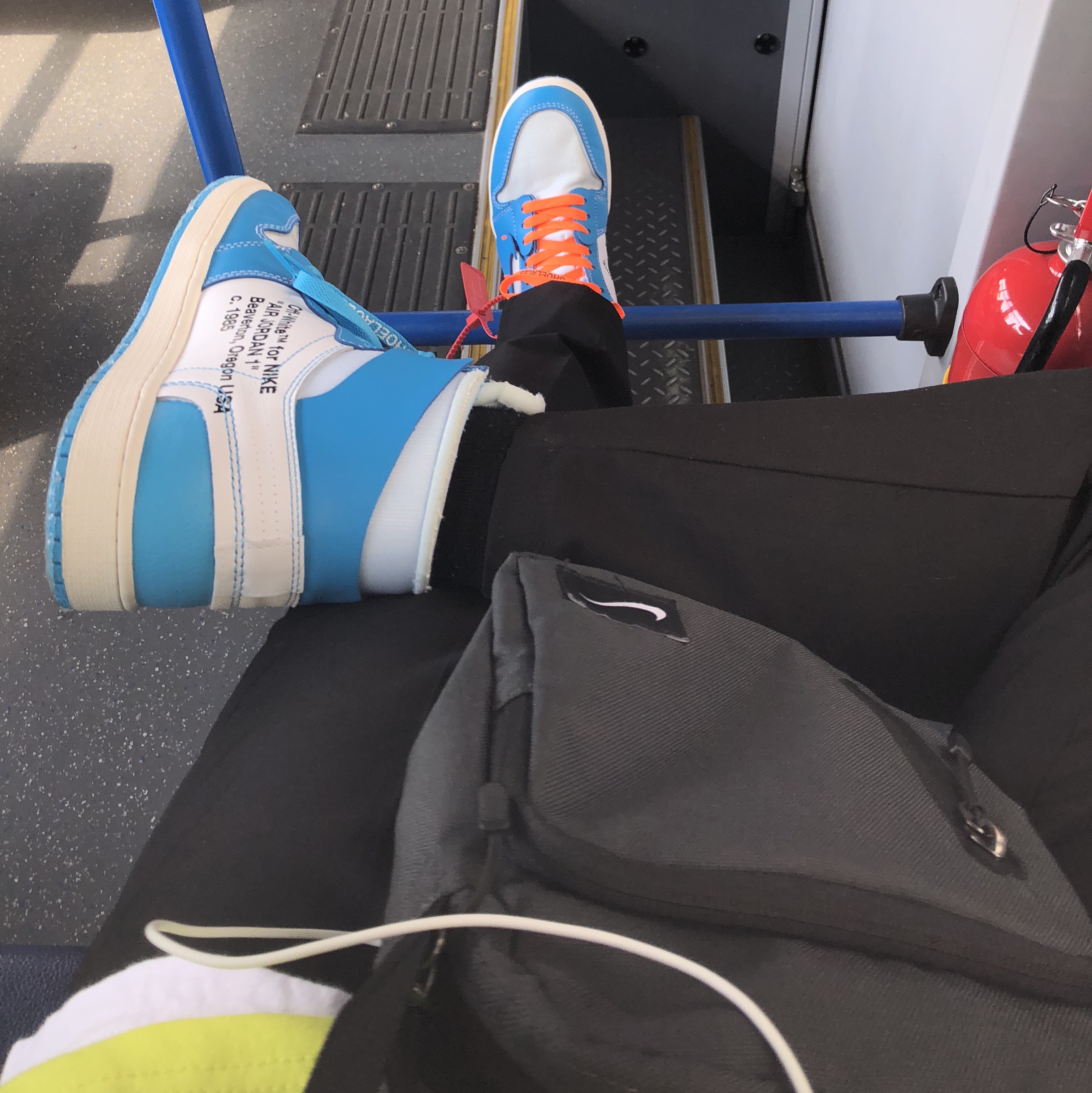 Jordan 1 x Off-White Retro High University Blue 착용 스타일
