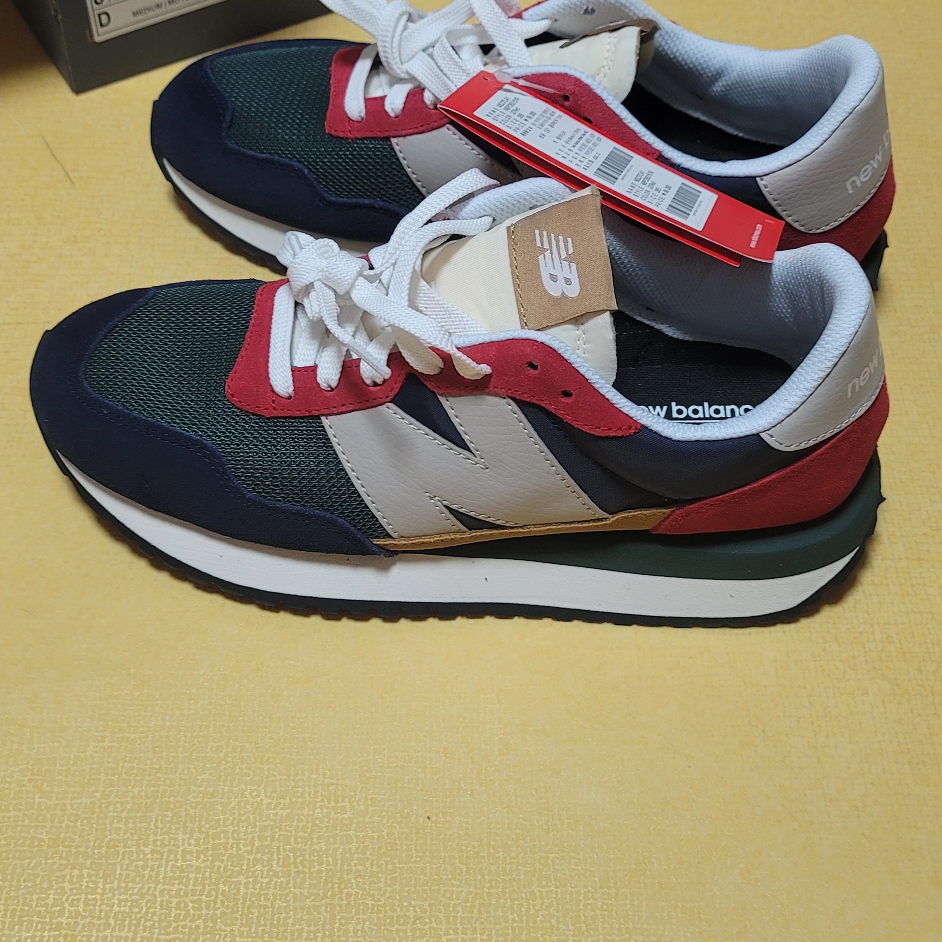 New Balance 237 Team Red 착용 스타일 - 3