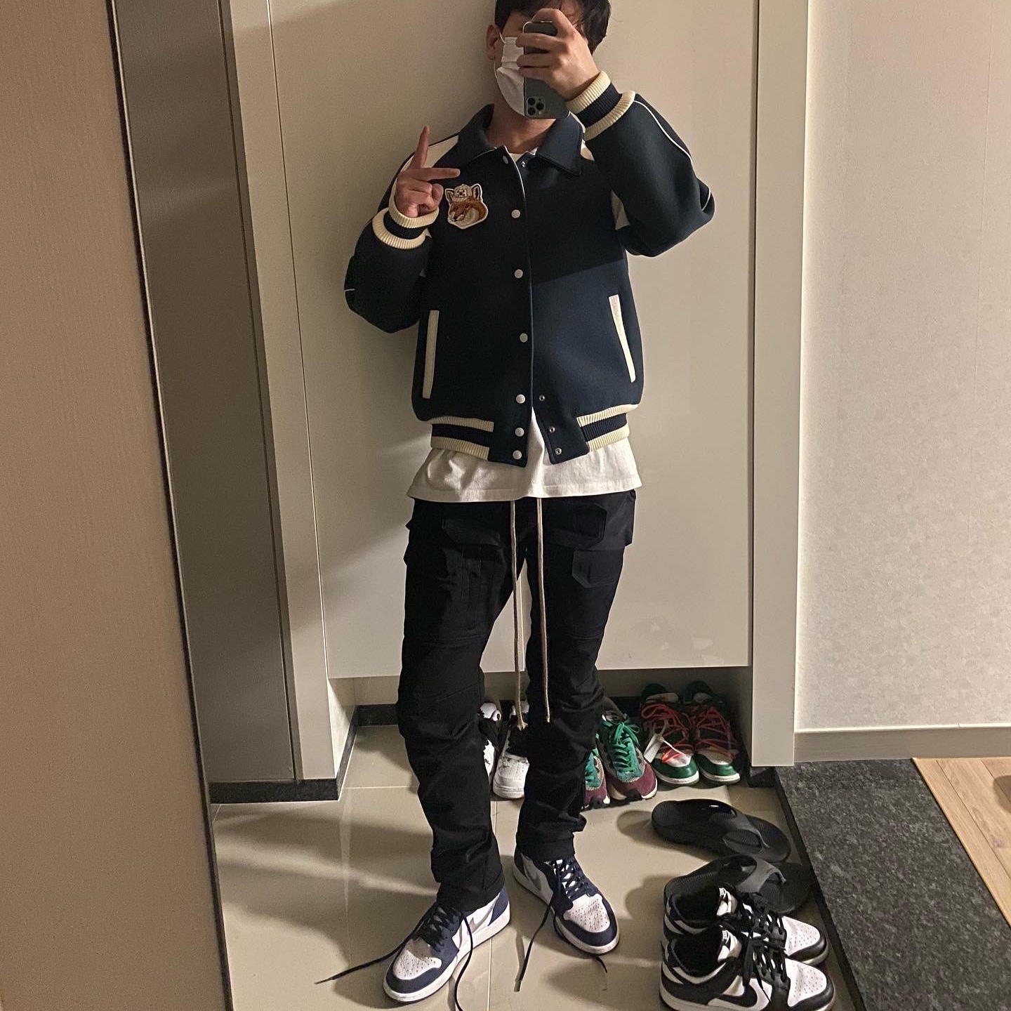 Nike Dunk Low Retro Black, Jordan 1 Retro High OG CO.JP Midnight Navy 착용 스타일