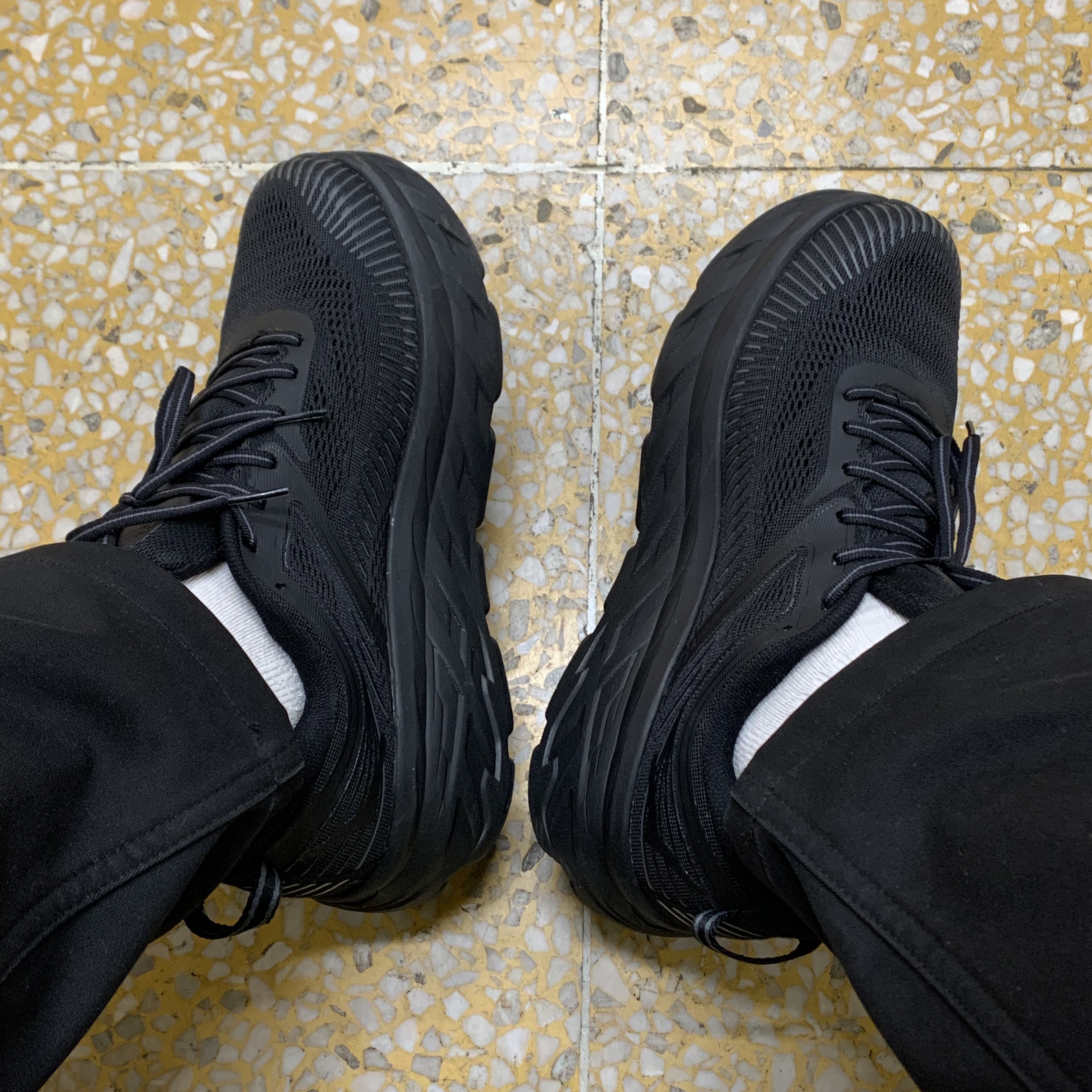 Hoka Bondi 7 Black - Wide 착용 스타일