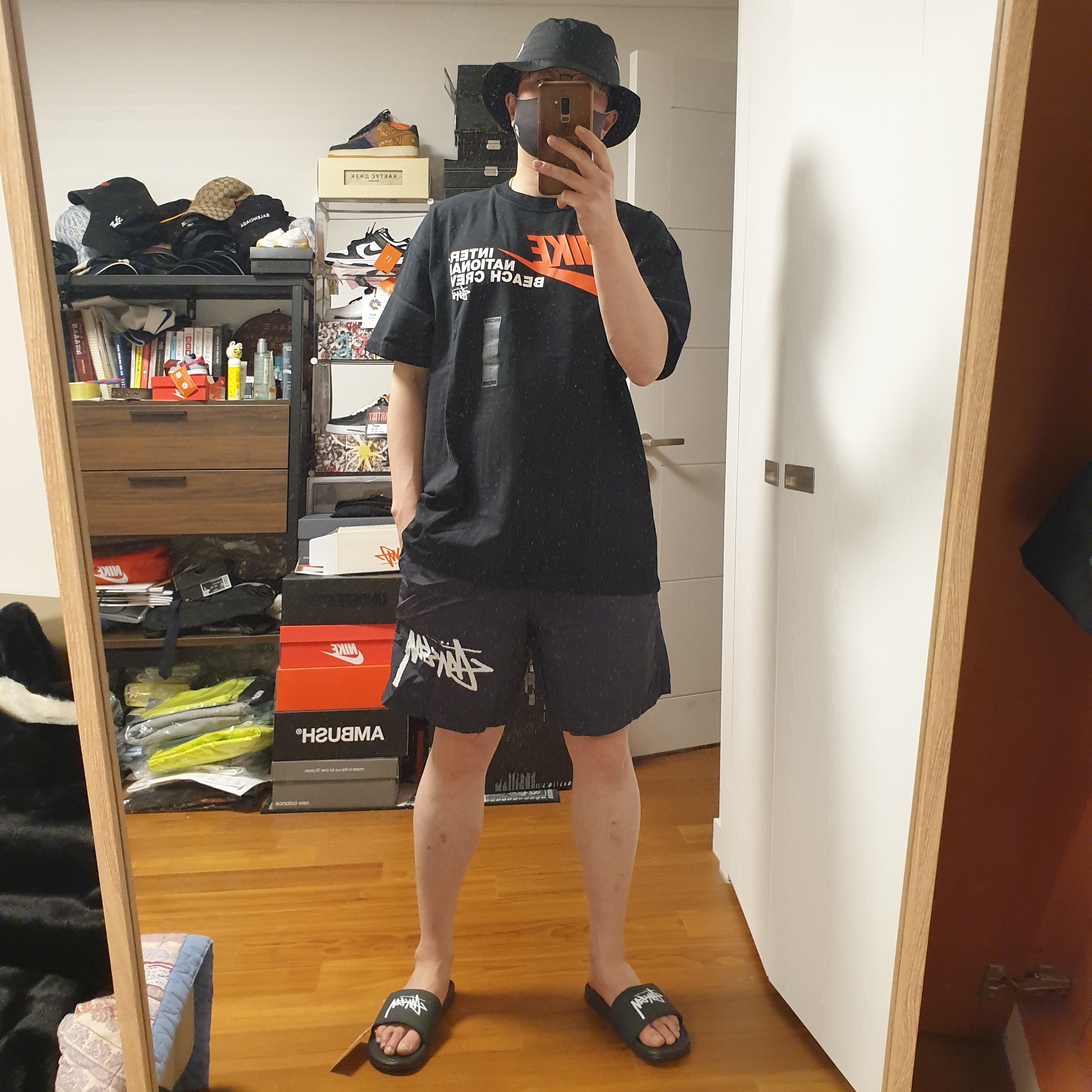 Nike x Stussy Water Shorts Off Noir, Nike x Stussy Bucket Hat Black 착용 스타일 - 2
