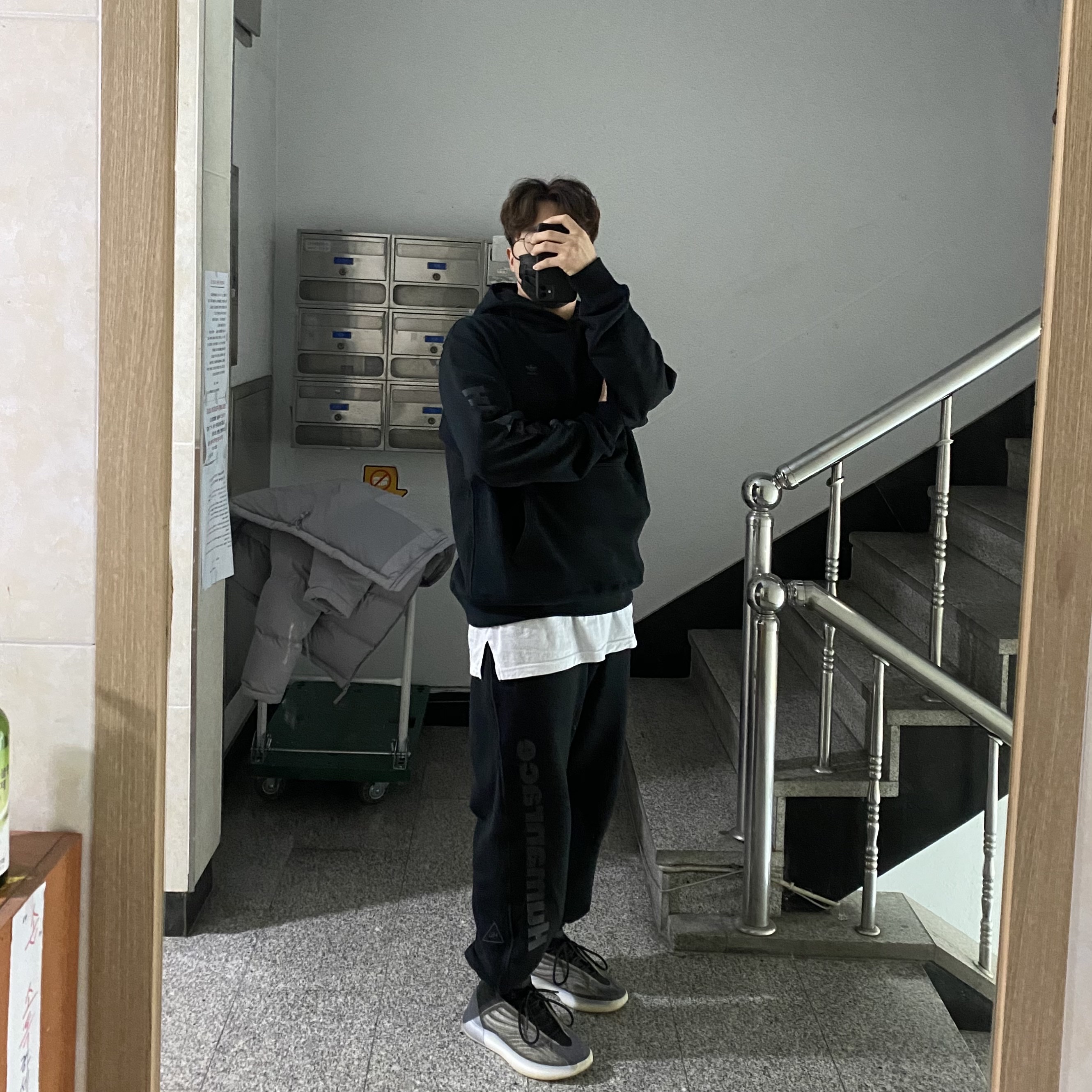 Adidas Yeezy QNTM Barium 착용 스타일