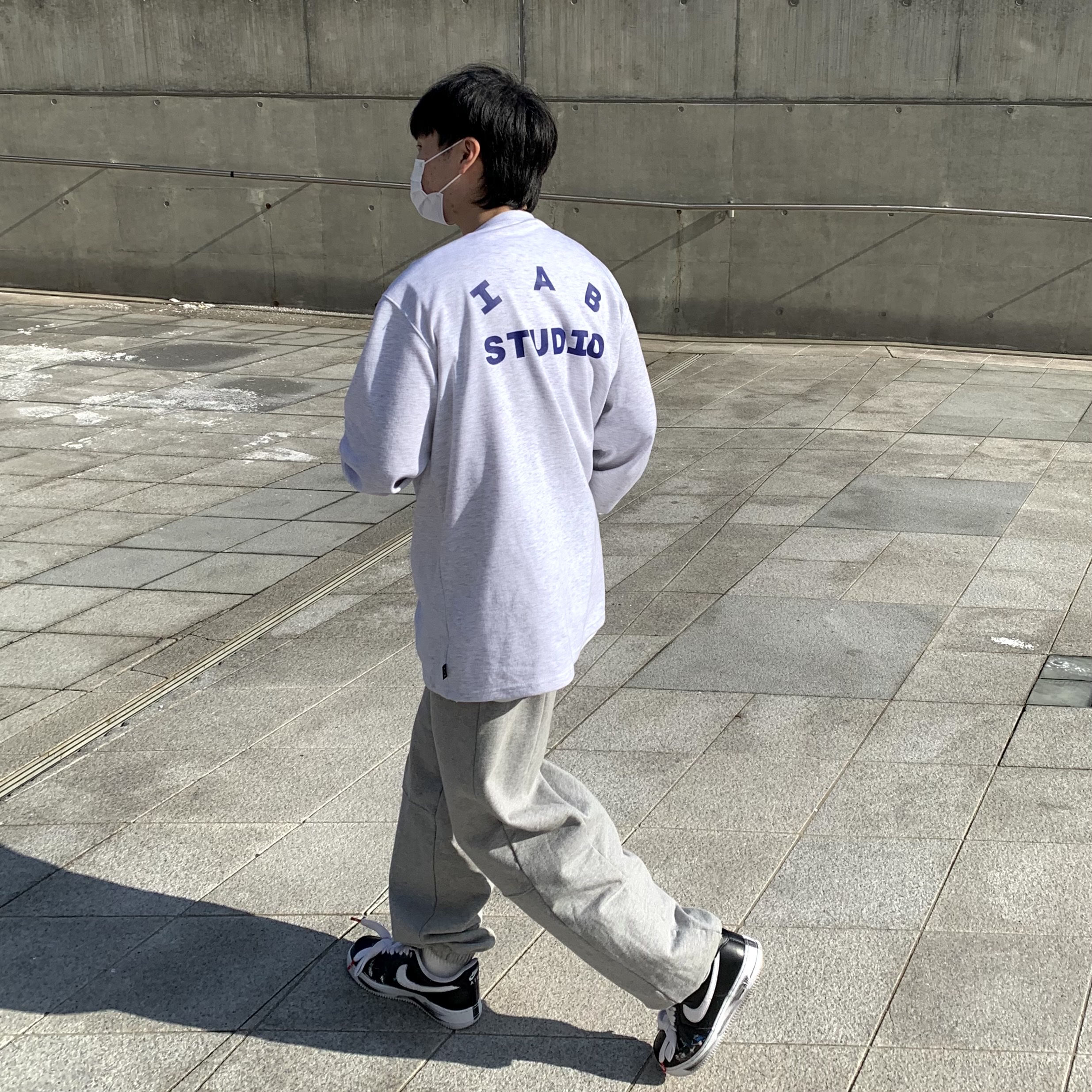 IAB Studio Long Sleeve Light Gray, Nike x Peaceminusone Air Force 1 Low Para-Noise 착용 스타일