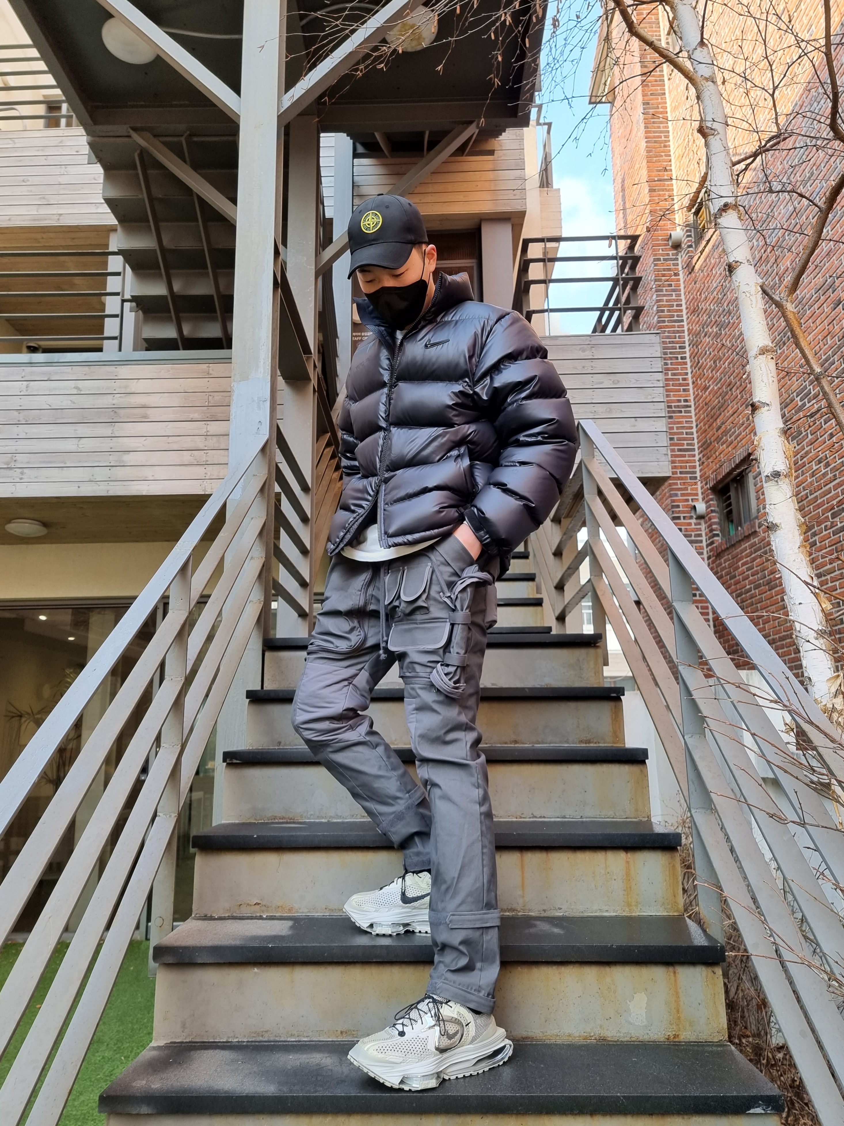 Nike x Drake Nocta Puffer Jacket Black - US/EU, Nike x Matthew M Williams Zoom 004 Stone 착용 스타일 - 1