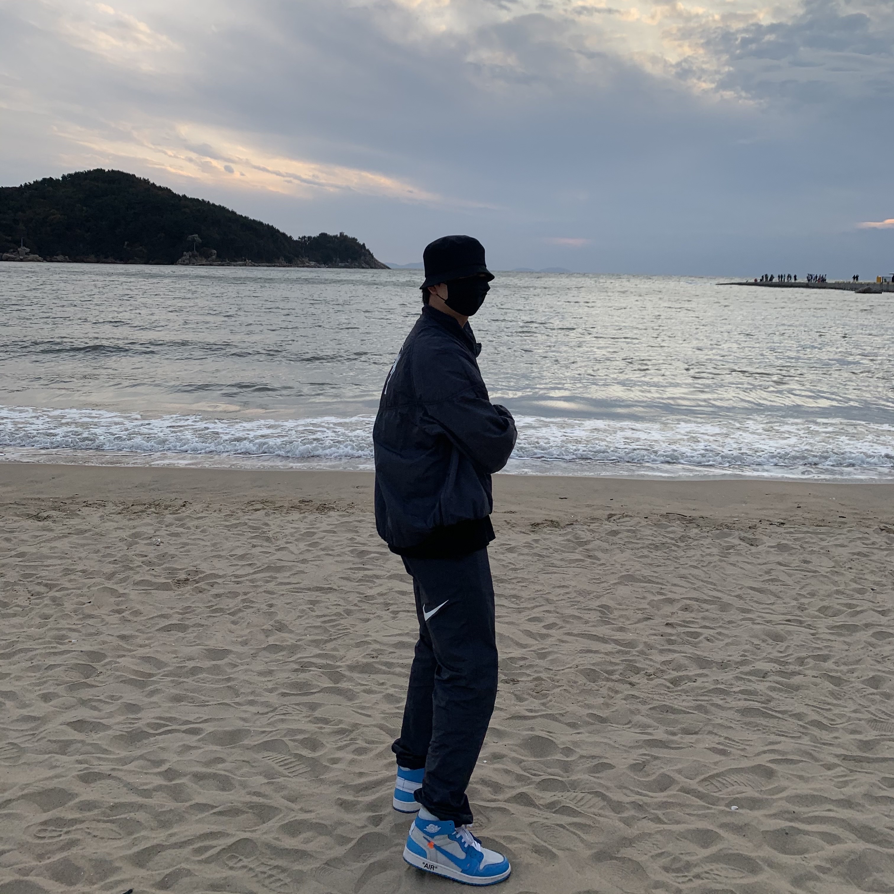 Nike x Stussy Windrunner Jacket Off Noir, Nike x Stussy Beach Pants Off Noir 착용 스타일 - 2