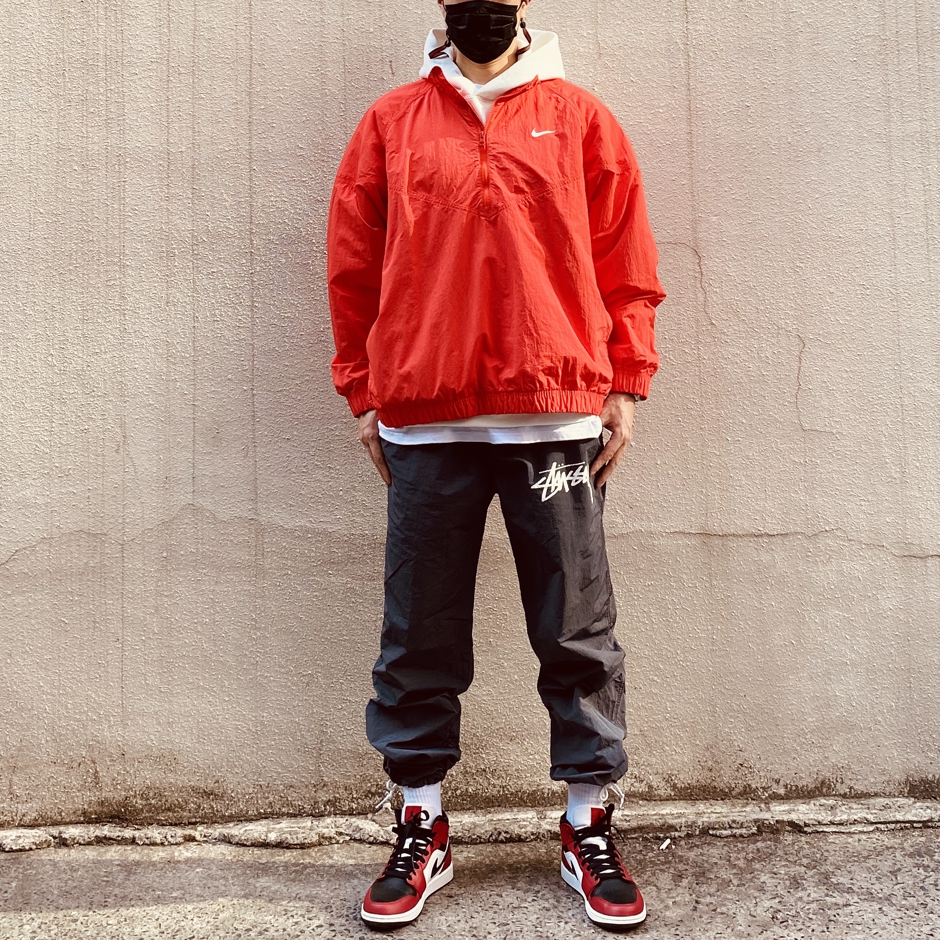 Nike x Stussy Windrunner Jacket Habanero Red, Nike x Stussy Beach Pants Off Noir 착용 스타일