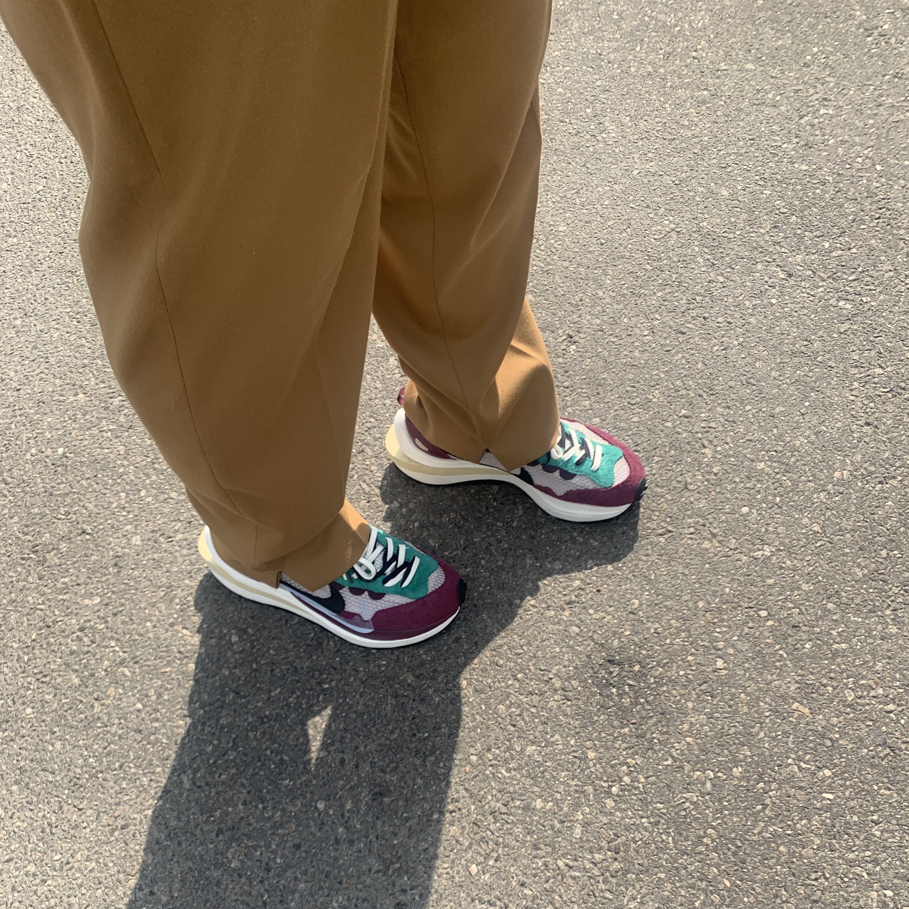 Nike x Sacai VaporWaffle String & Black Villain Red 착용 스타일