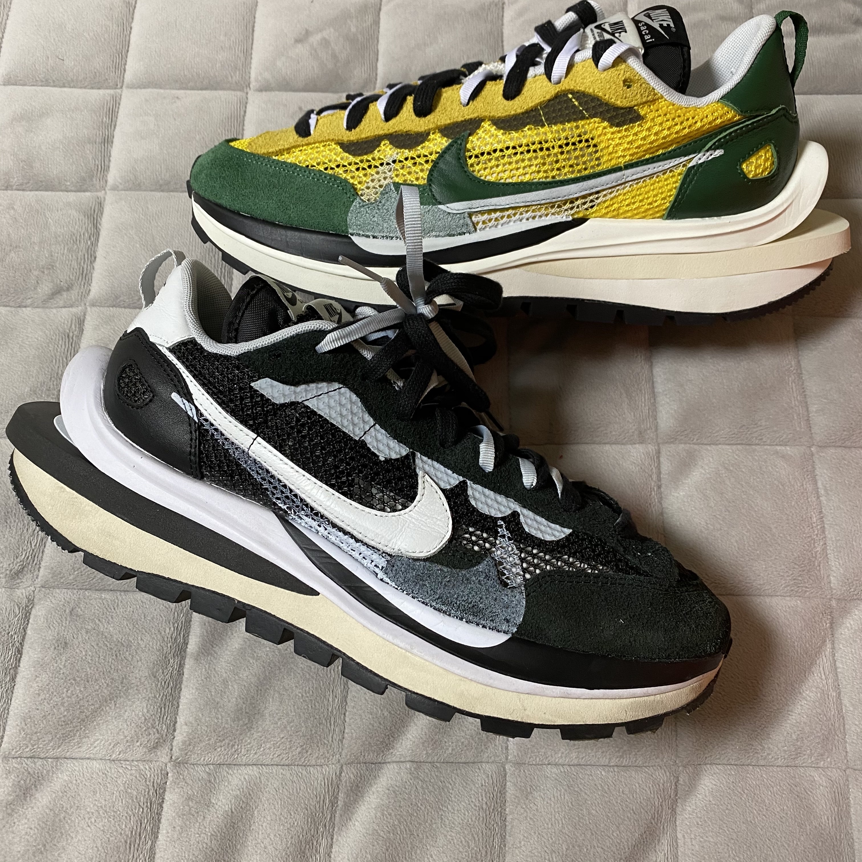 Nike x Sacai VaporWaffle Tour Yellow & Gorge Green Sail, Nike x Sacai VaporWaffle Black White 착용 스타일 - 1