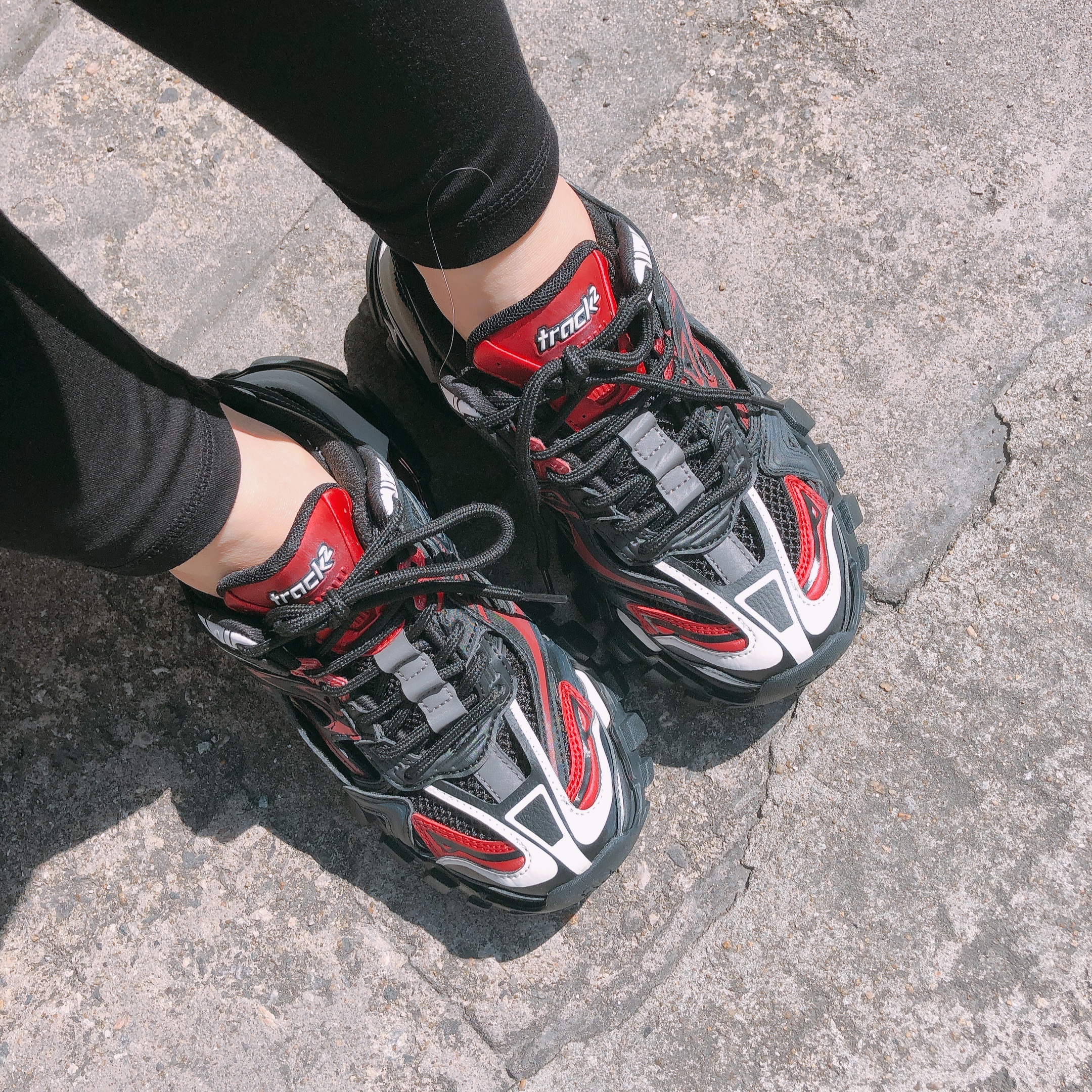 Balenciaga Track.2 Sneakers Black Burgundy 착용 스타일