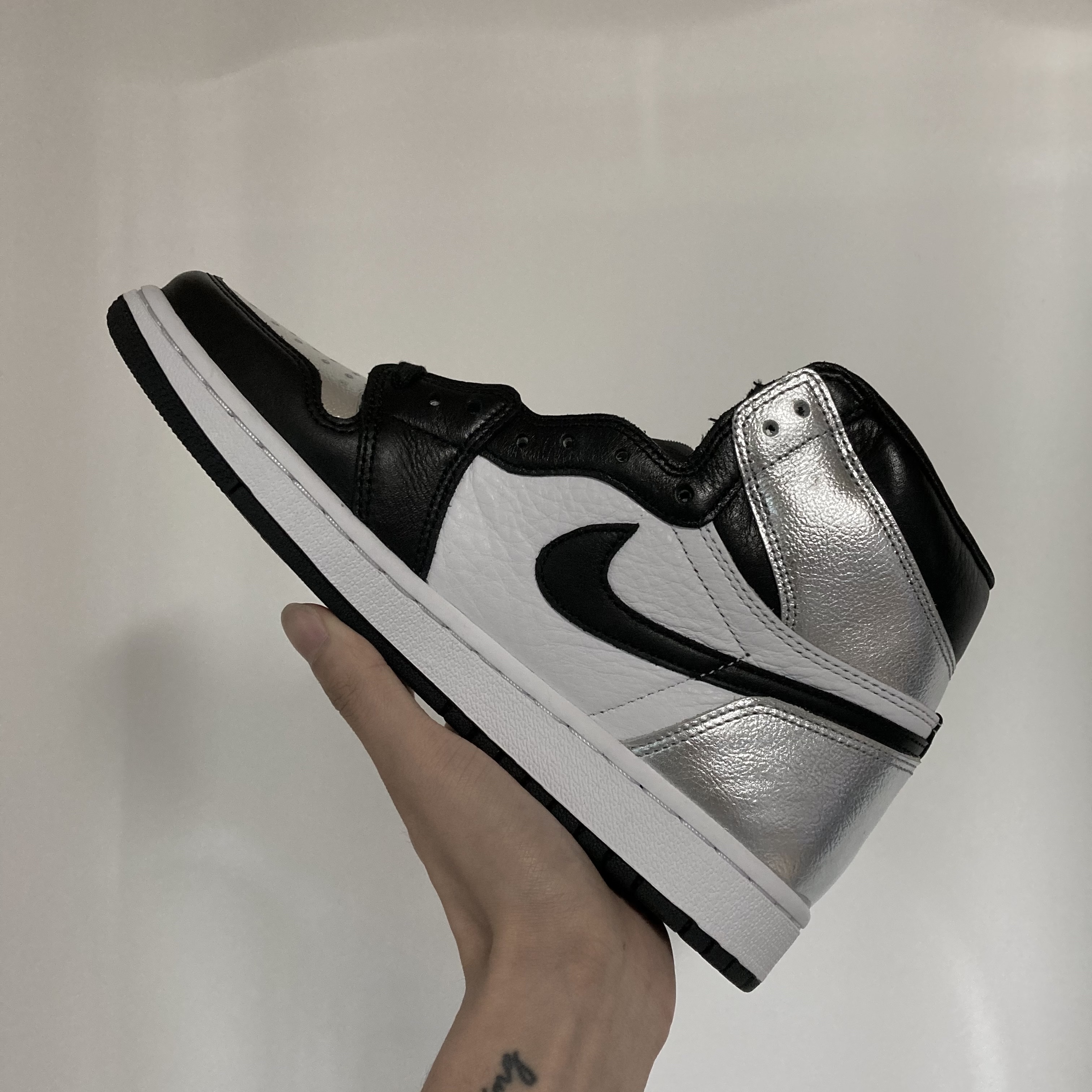 (W) Jordan 1 Retro High OG Silver Toe 착용 스타일