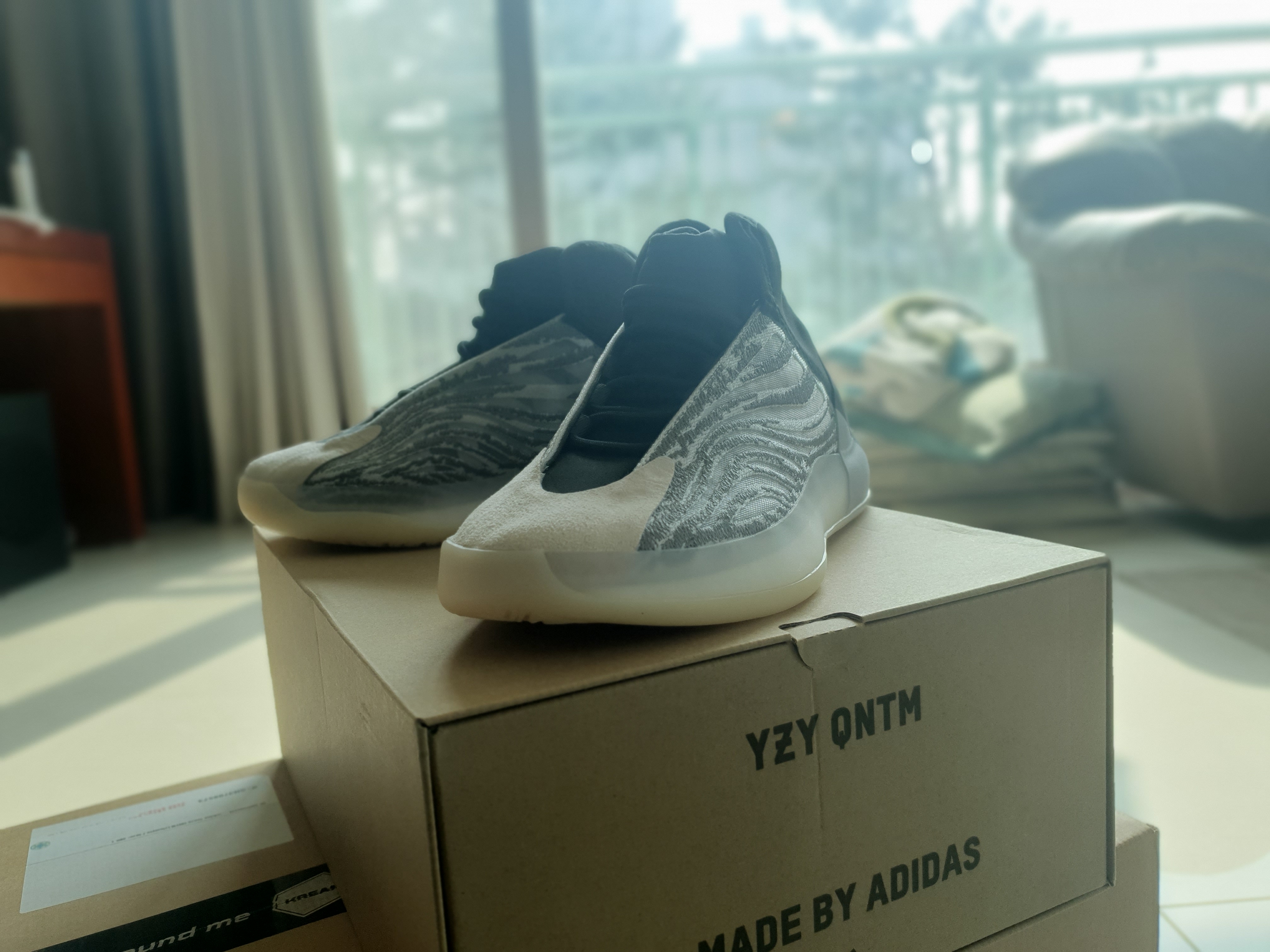 Adidas Yeezy QNTM Lifestyle 착용 스타일 - 1