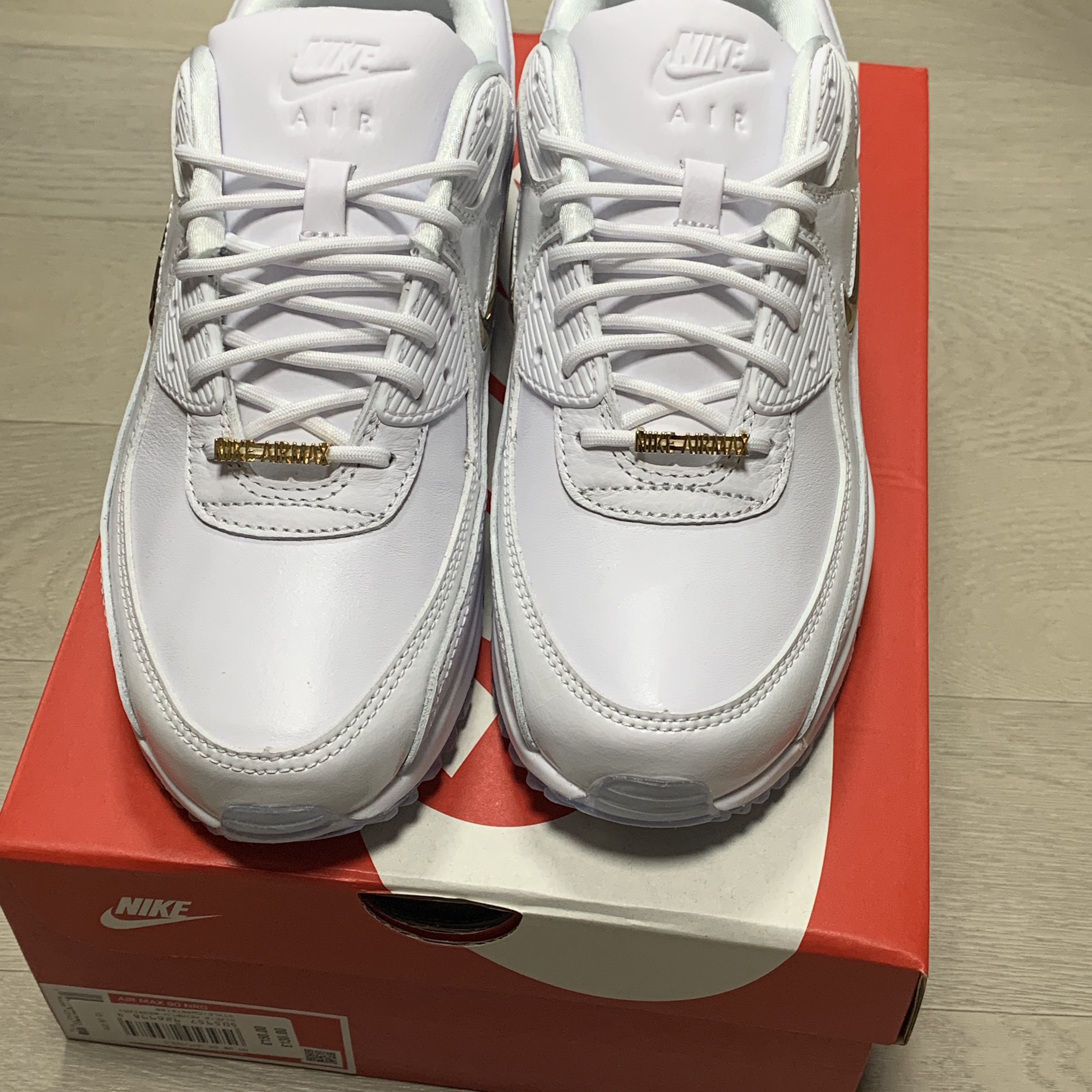 Nike Air Max 90 Pirate Radio White Gold 착용 스타일 - 2