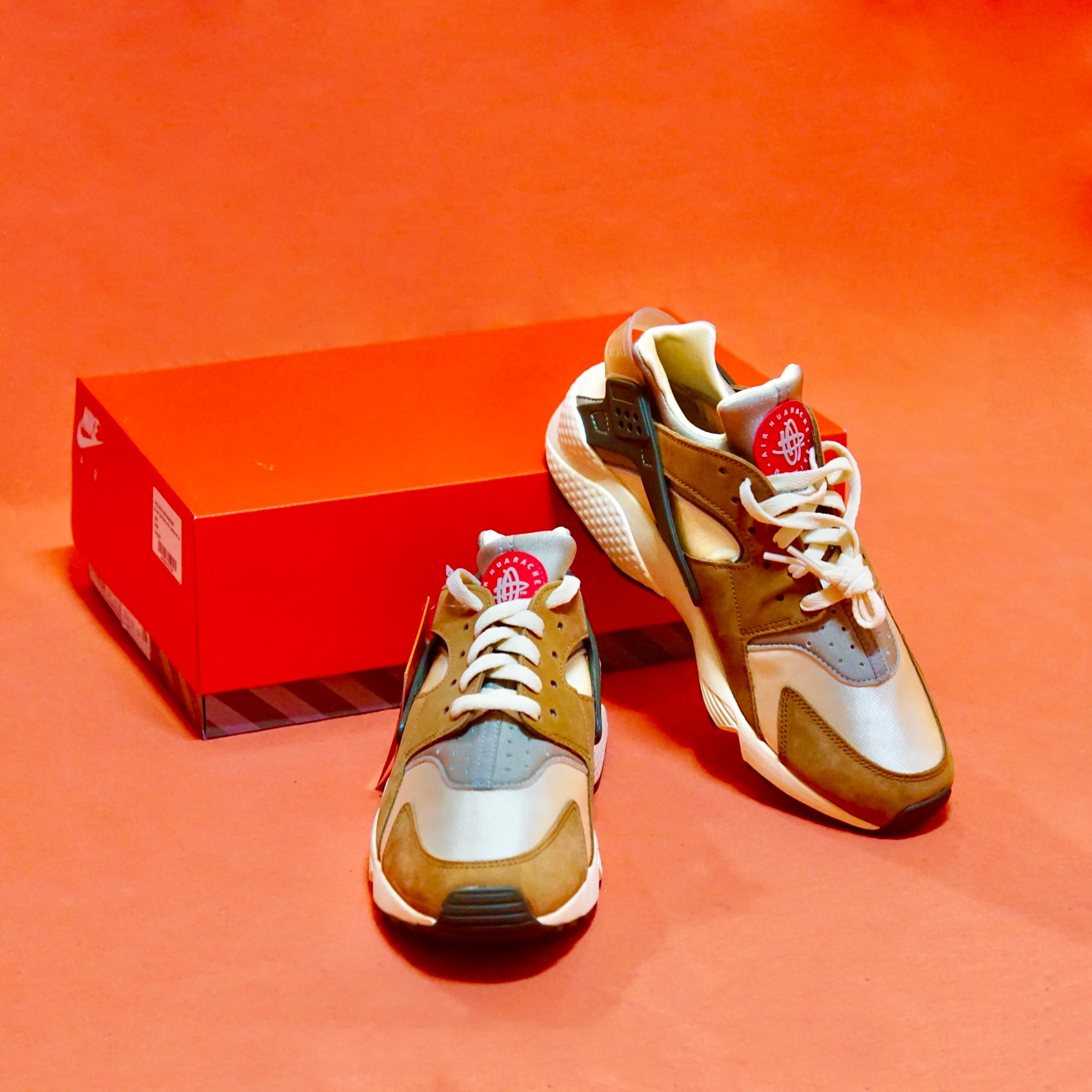 Nike x Stussy Air Huarache LE Desert Oak 착용 스타일 - 2