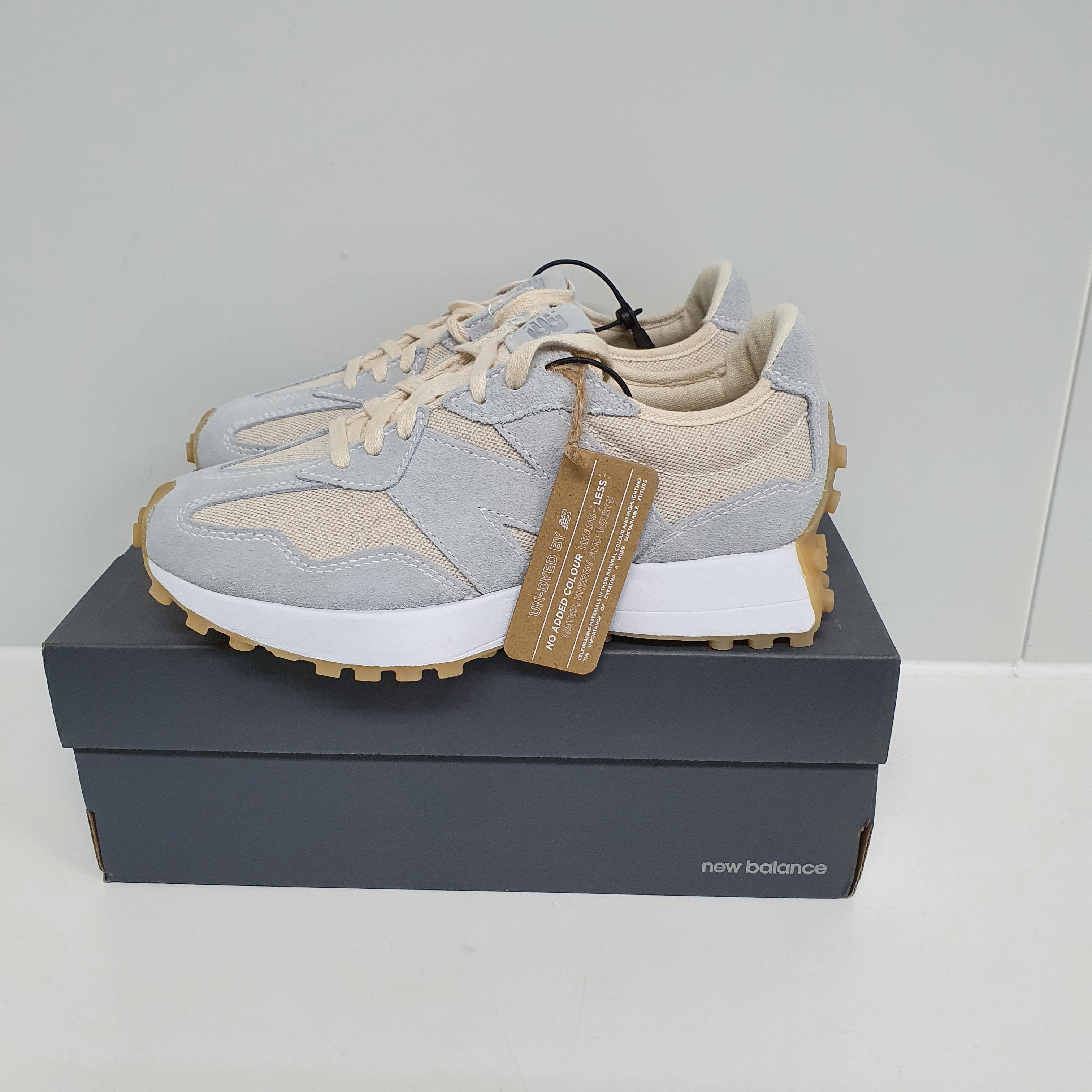 (W) New Balance 327 Undyed White Pale Blue 착용 스타일 - 2