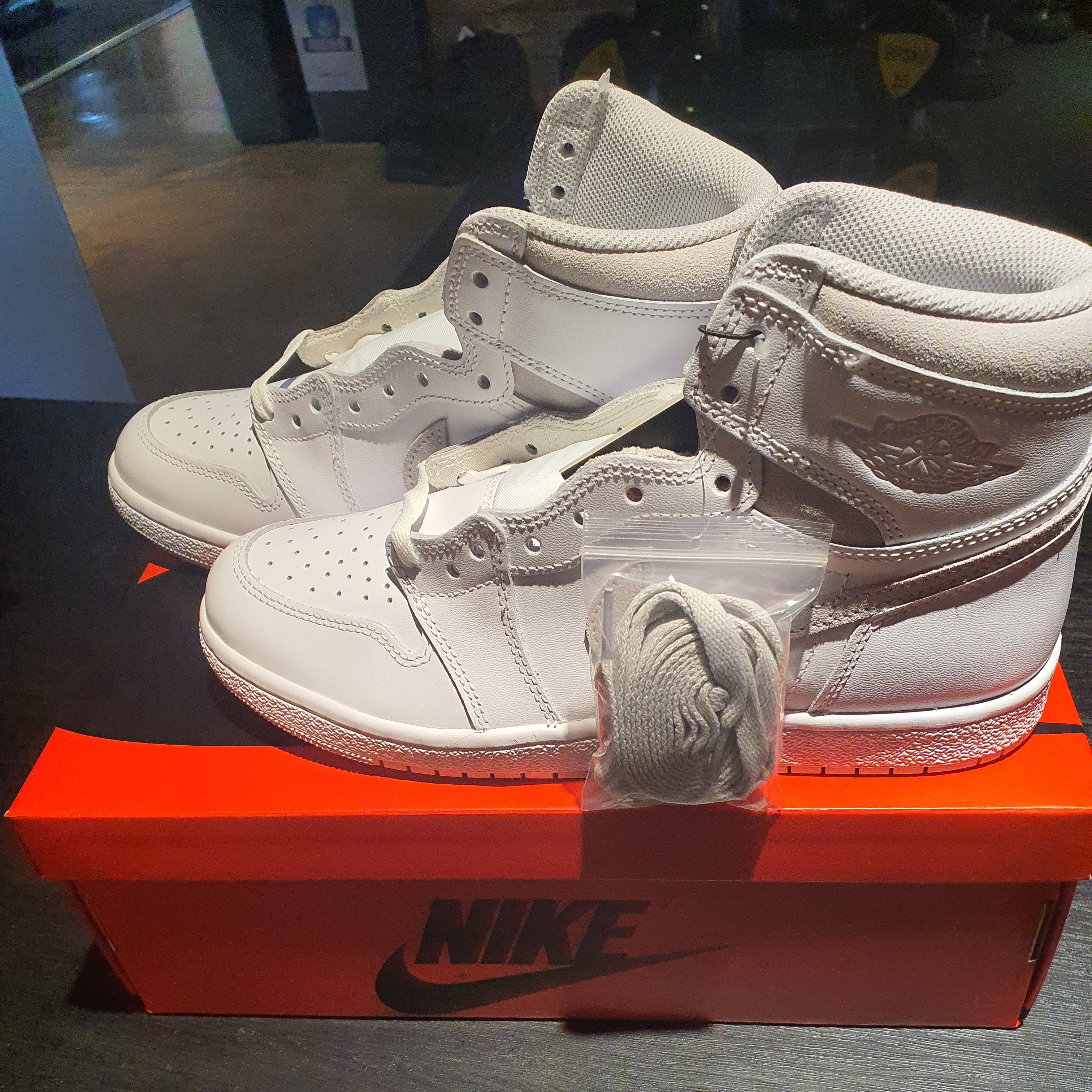 Jordan 1 High 85 Neutral Grey 착용 스타일