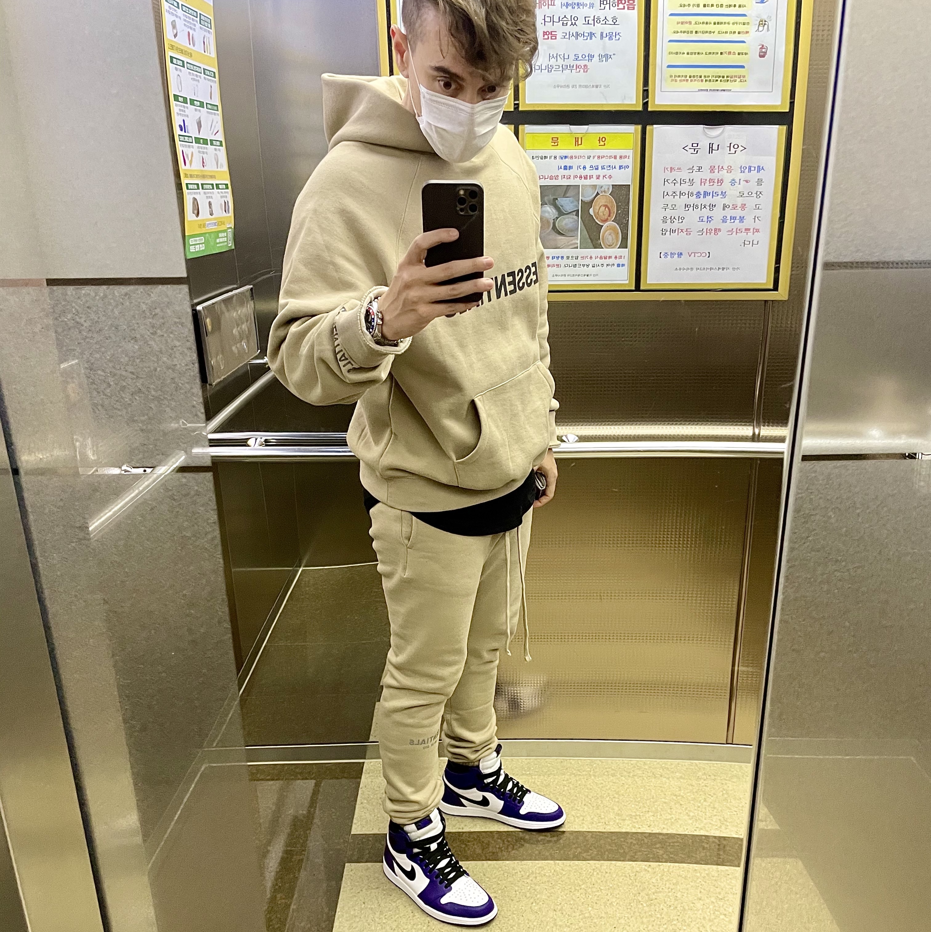 Jordan 1 Retro High OG Court Purple 2020, Essentials Sweatpants String Tan - 20SS 착용 스타일 - 2