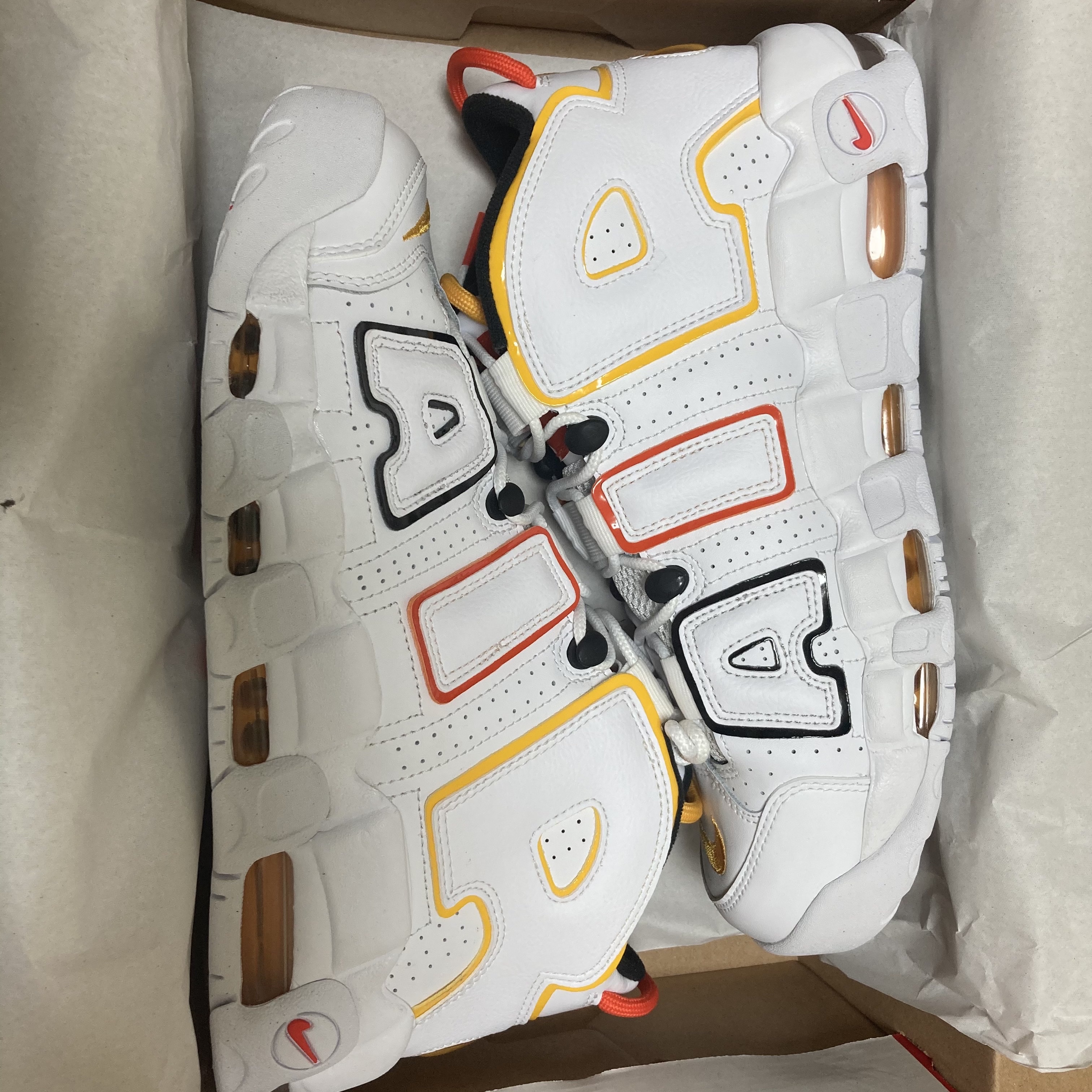 Nike Air More Uptempo Rayguns 착용 스타일 - 1