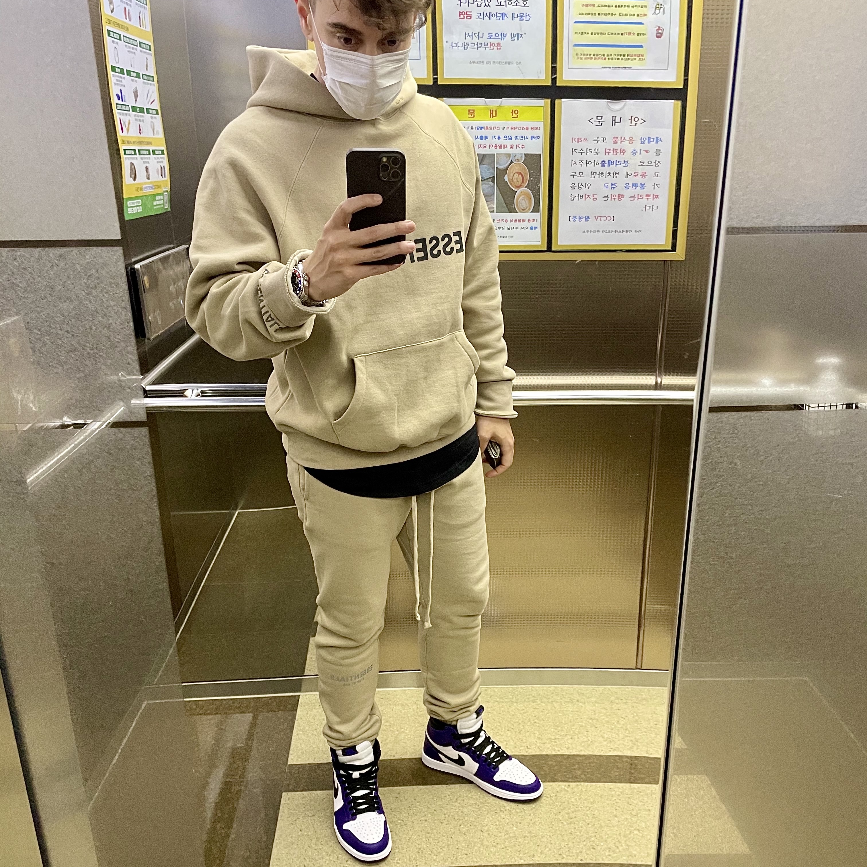 Jordan 1 Retro High OG Court Purple 2020, Essentials Sweatpants String Tan - 20SS 착용 스타일 - 1