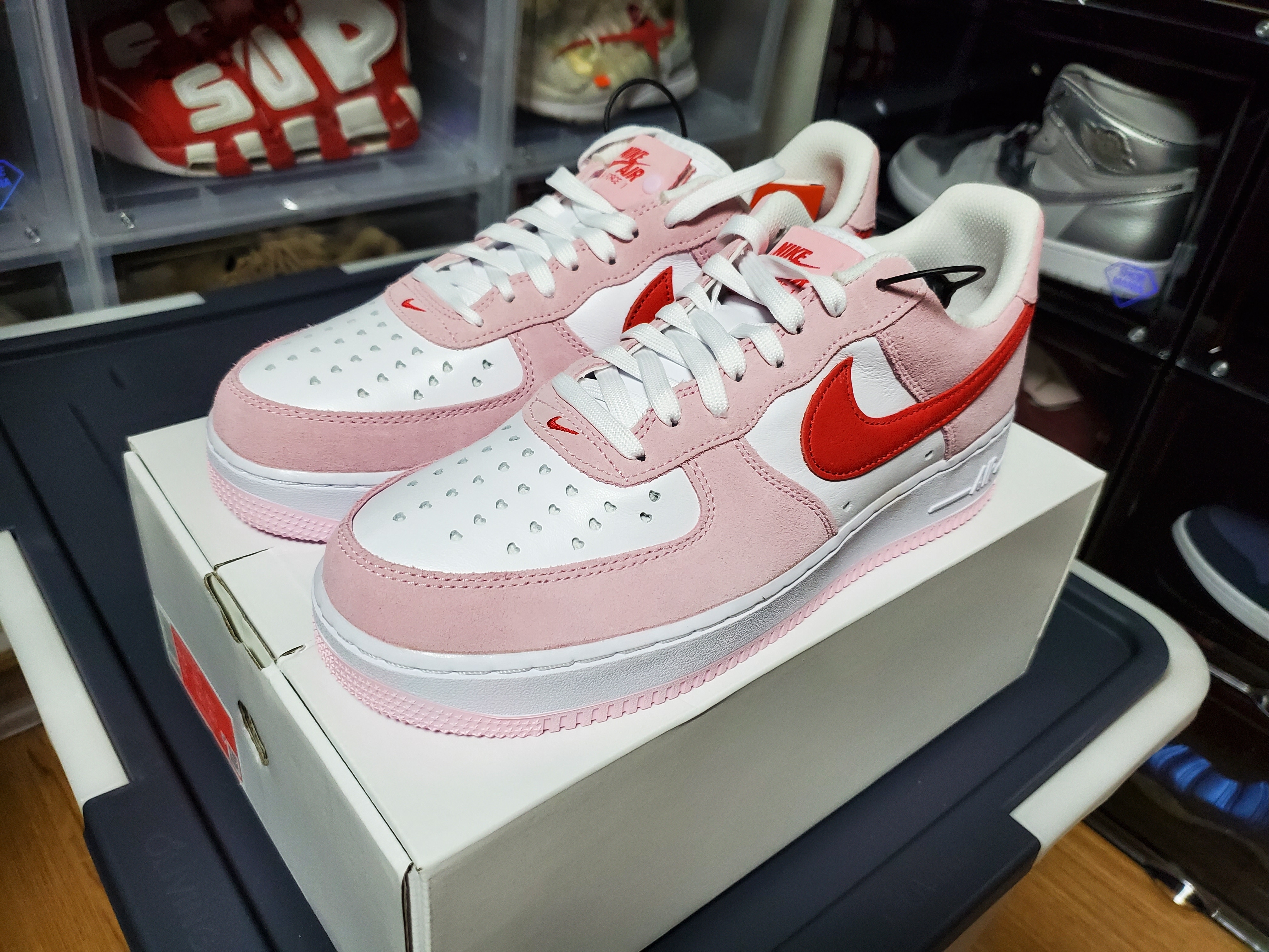 Nike Air Force 1 '07 QS Valentine's Day, Nike Air Force 1 Experimental Racer Pink 착용 스타일 - 4