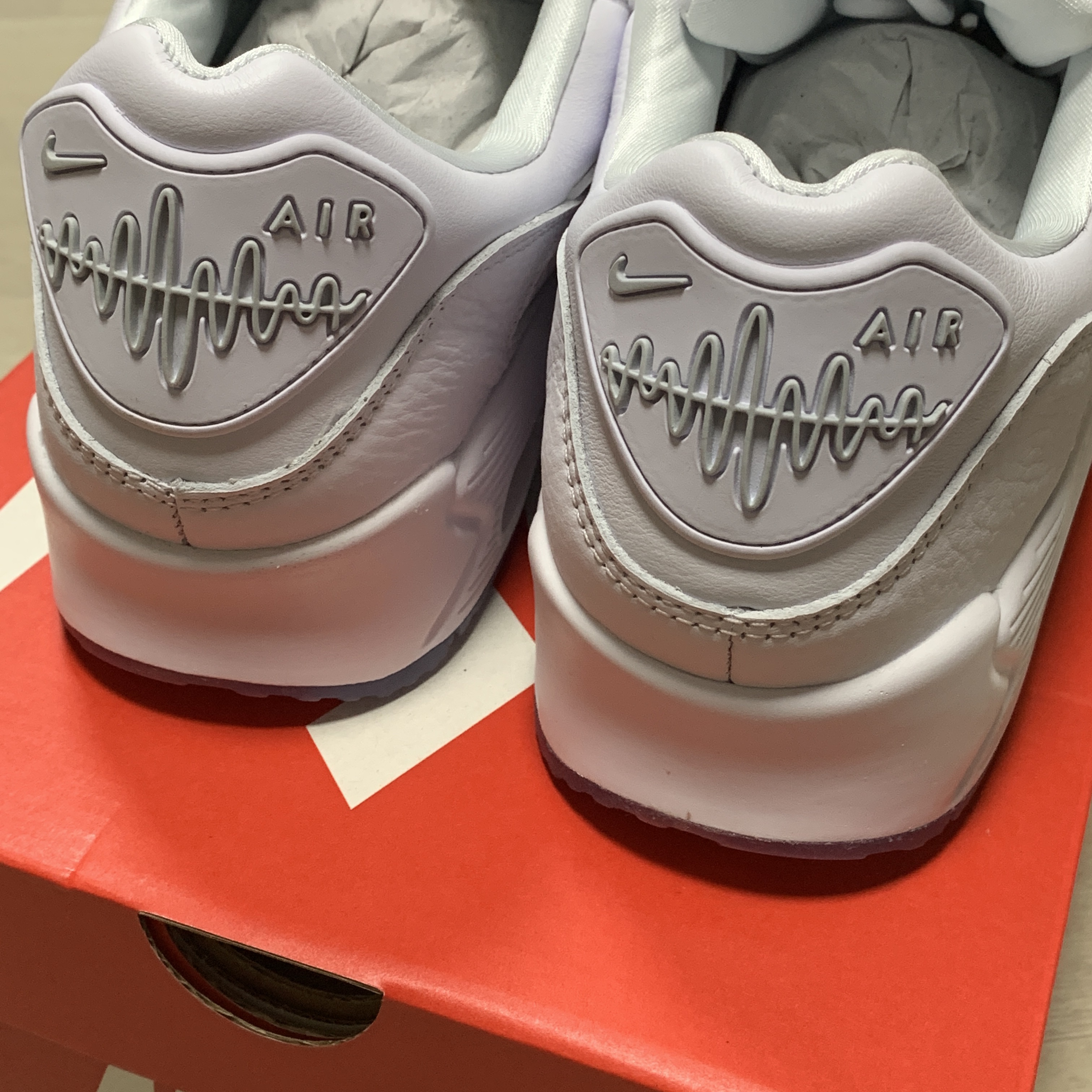 Nike Air Max 90 Pirate Radio White Gold 착용 스타일 - 3