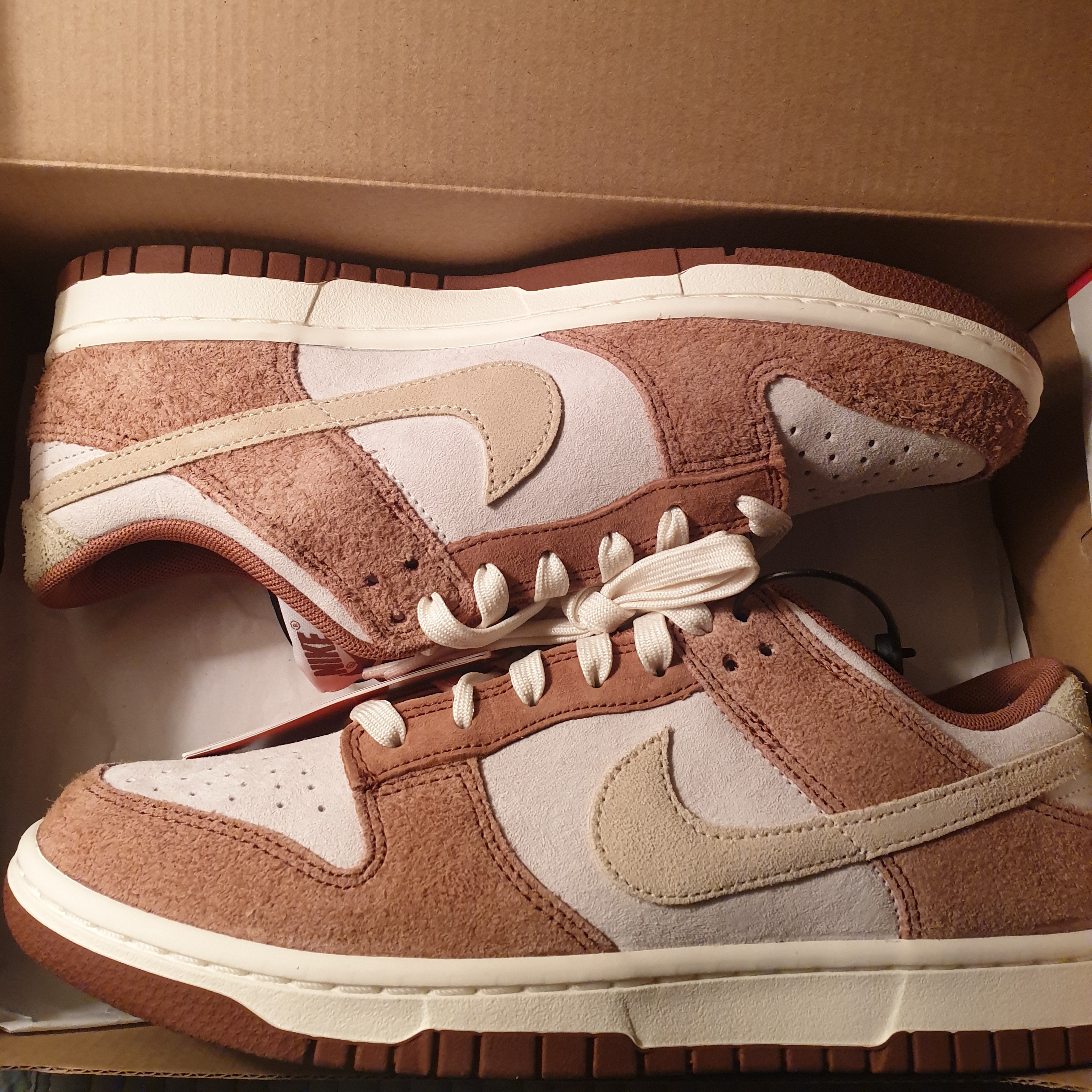 Nike Dunk Low Pro Premium Medium Curry 착용 스타일